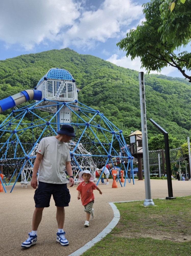 (W) Nike Air Force 1 Mid '07 Military Blue and Doll 착용 스타일