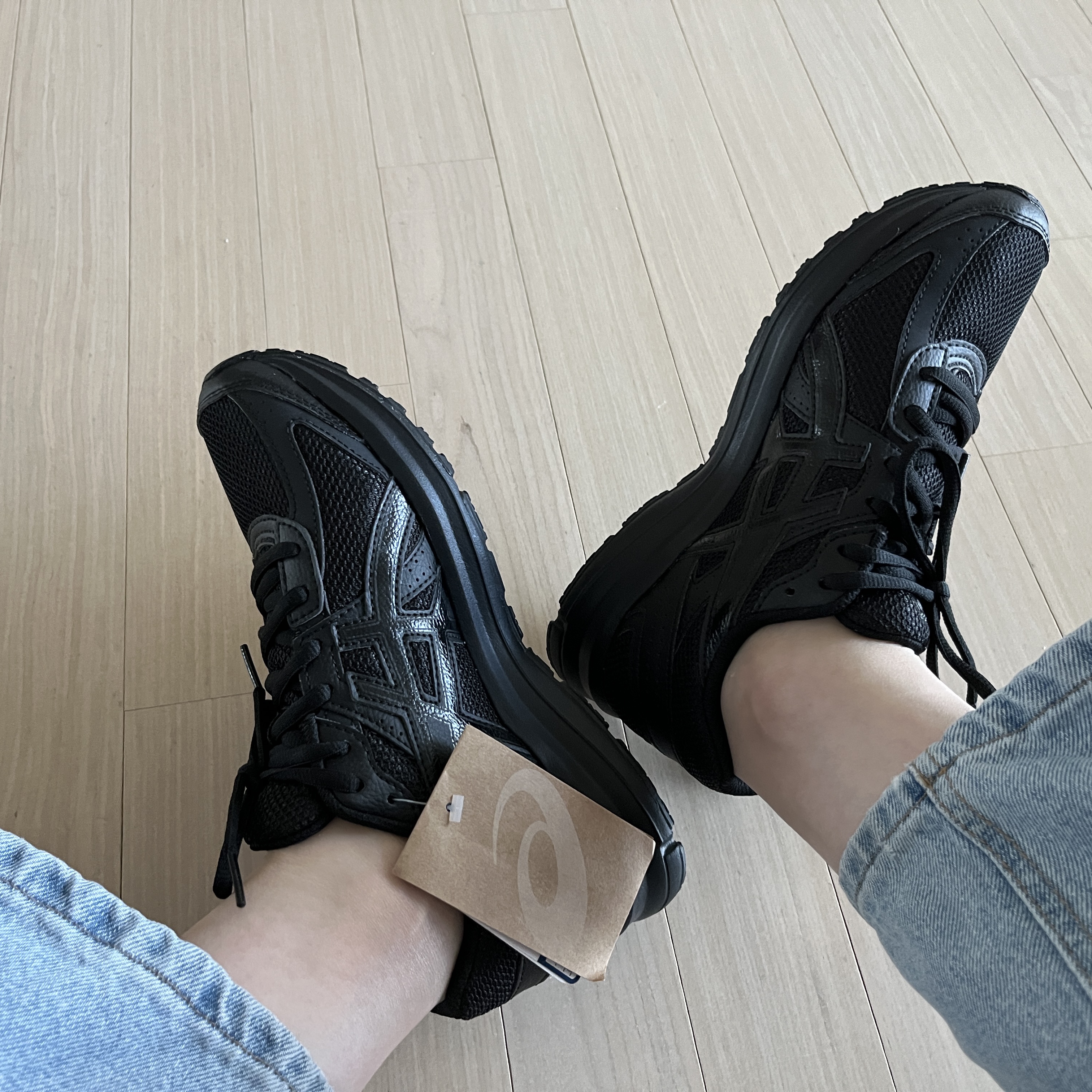 Asics Jog 100 S Black - 2E Wide 착용 스타일 - 2