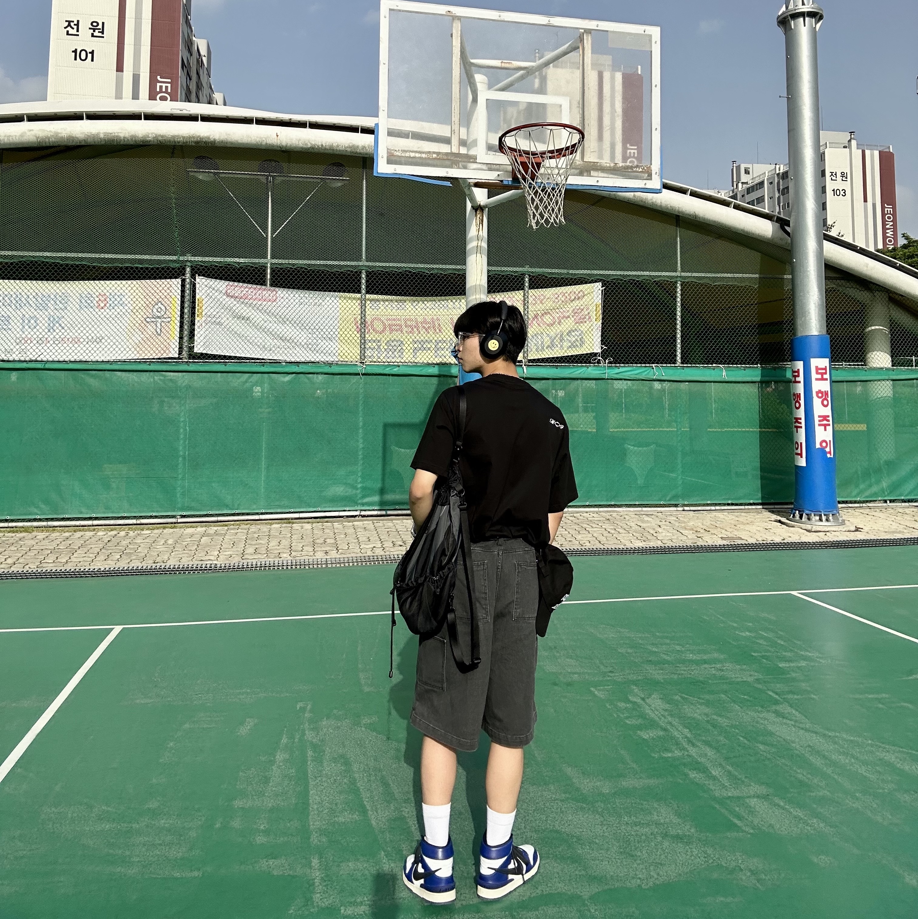 Nike x Ambush Dunk High Deep Royal Blue, (W) Mischief Rhombus Blur T-Shirt Basic Black 착용 스타일 - 4