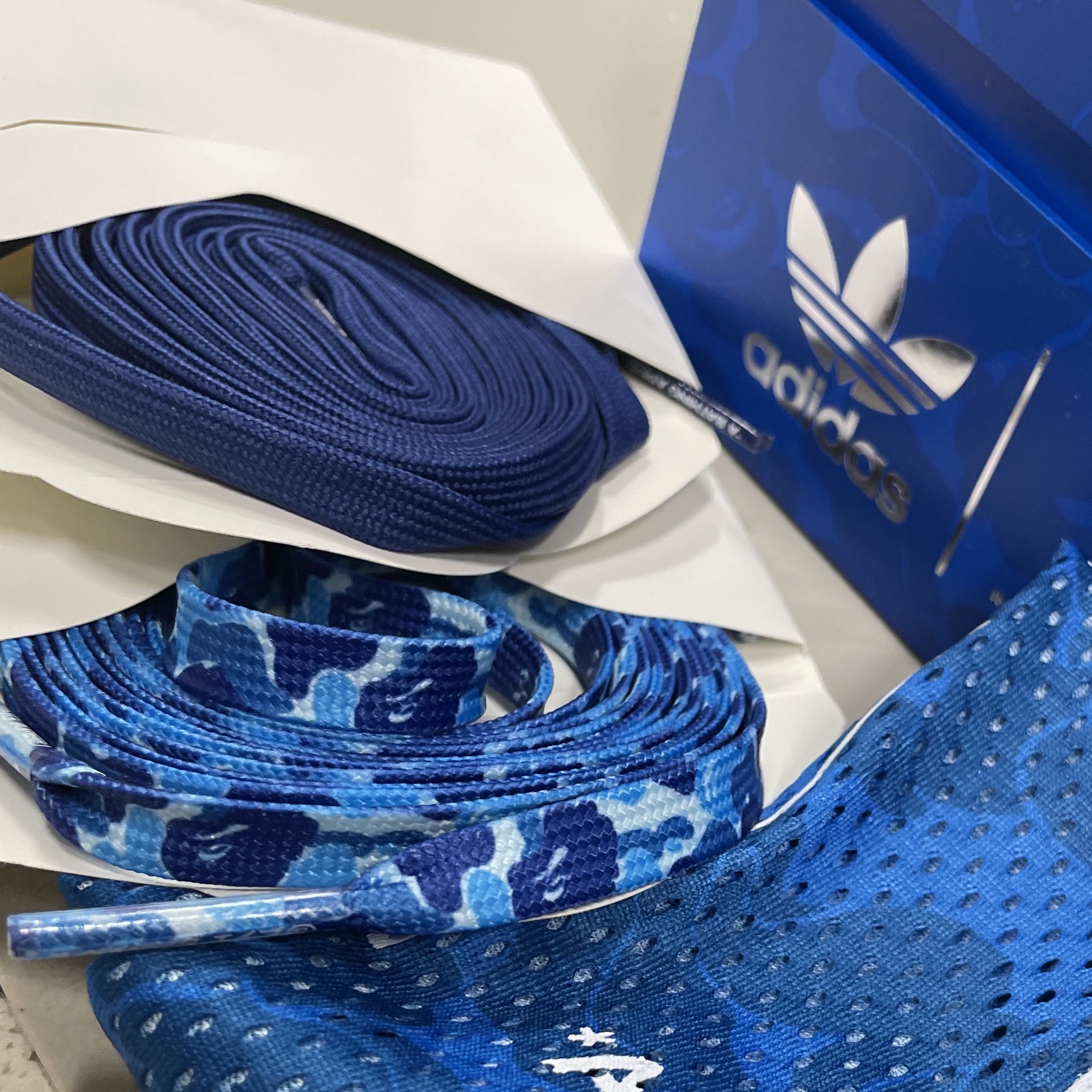 Adidas x BAPE Forum 84 Low Green Camo, Adidas x BAPE Forum 84 Low Blue Camo 착용 스타일 - 3