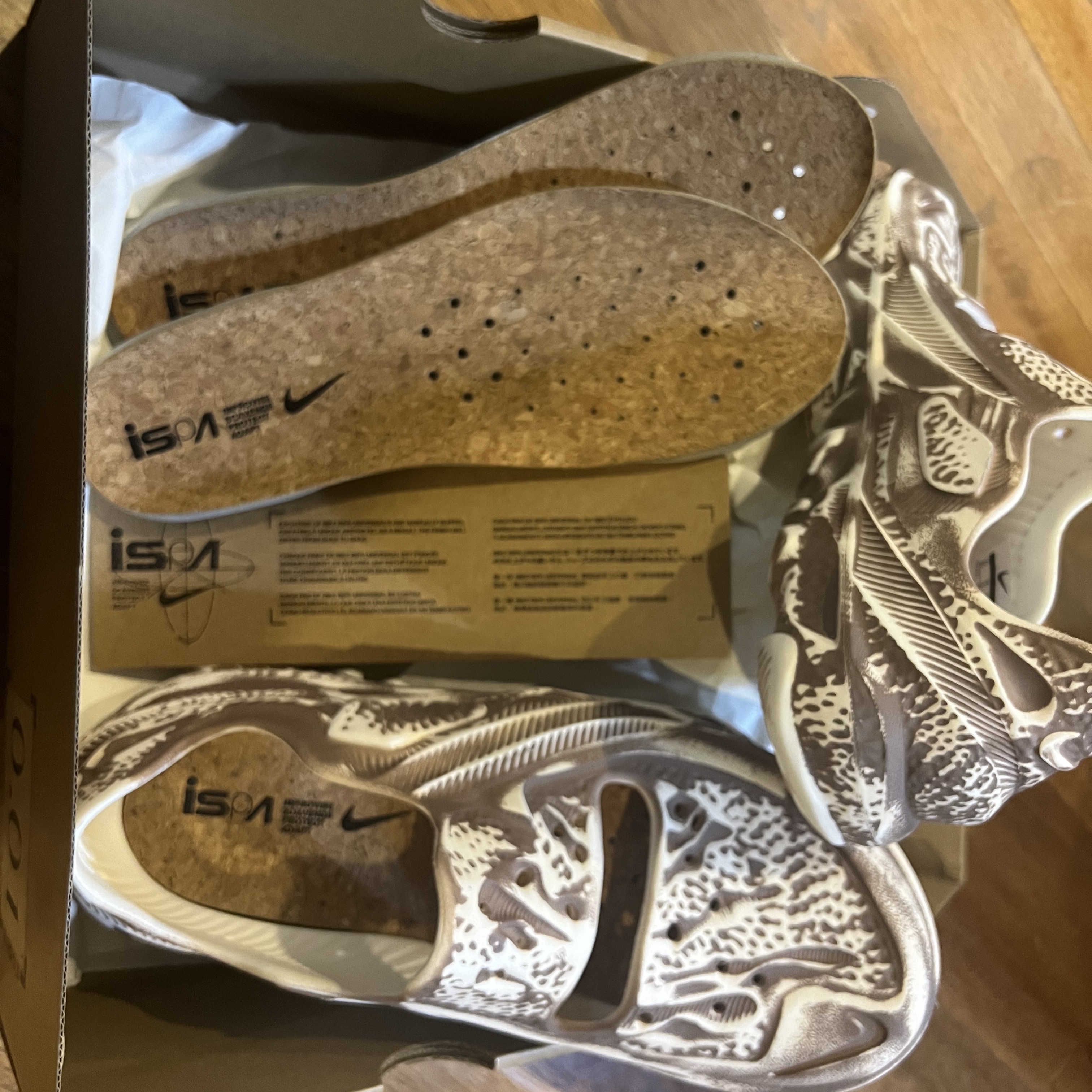 Nike ISPA Universal Natural and Desert Dust 착용 스타일 - 1