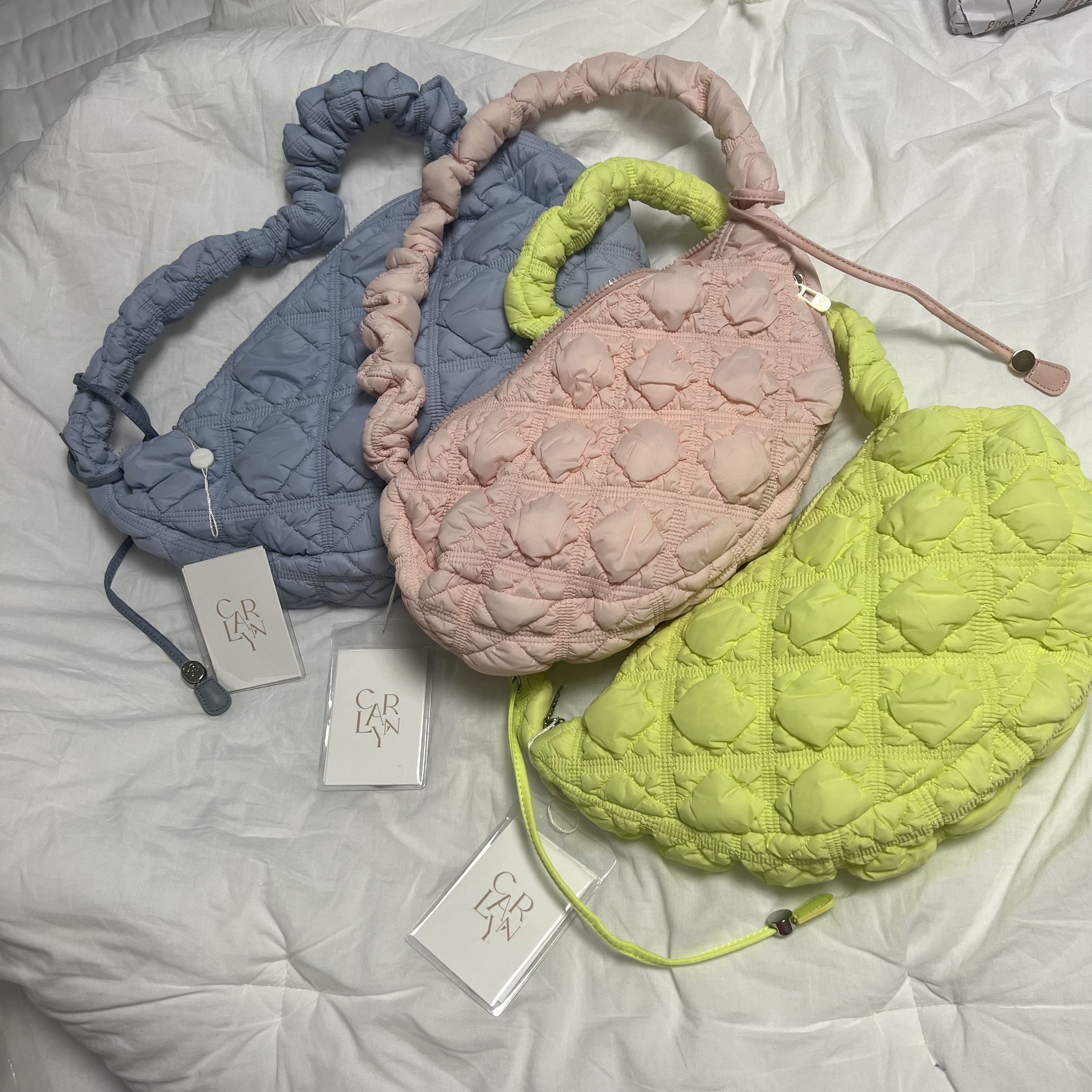 COS Quilted Mini Bag Bright Orange, COS Quilted Mini Bag Cream 착용 스타일 - 2