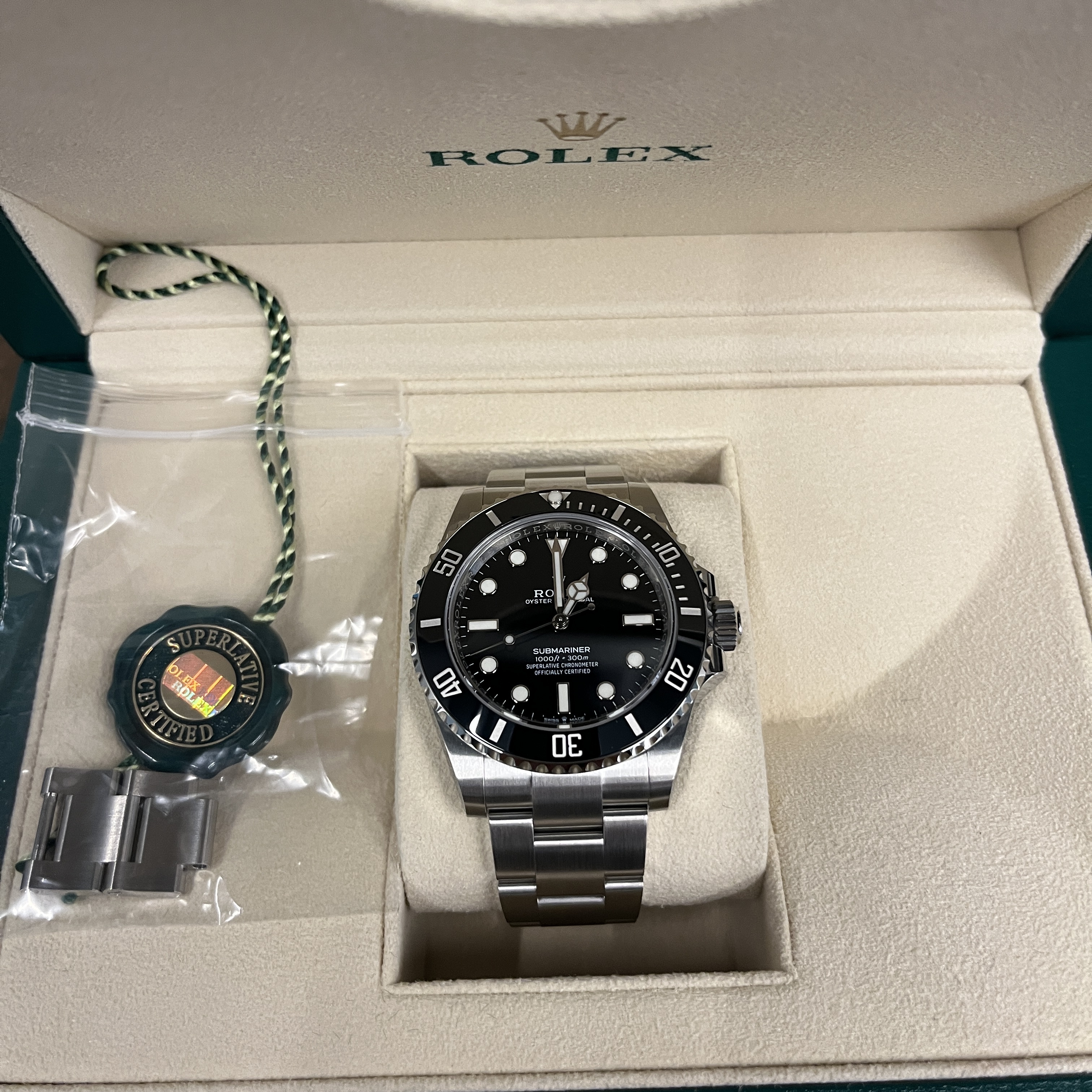 Rolex Submariner 41mm 124060 Black Oyster 착용 스타일