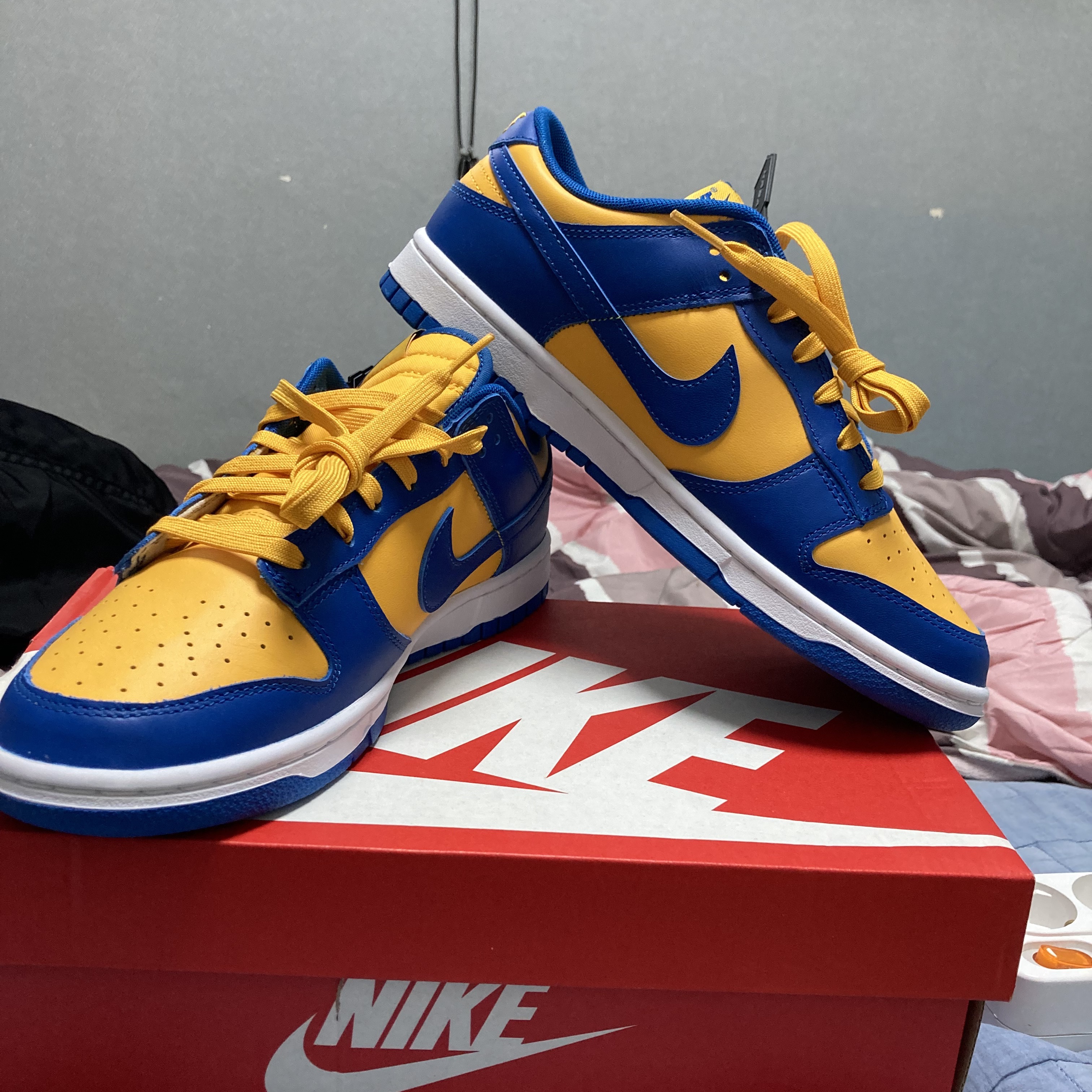 Nike Dunk Low Retro Blue Jay and University Gold 착용 스타일