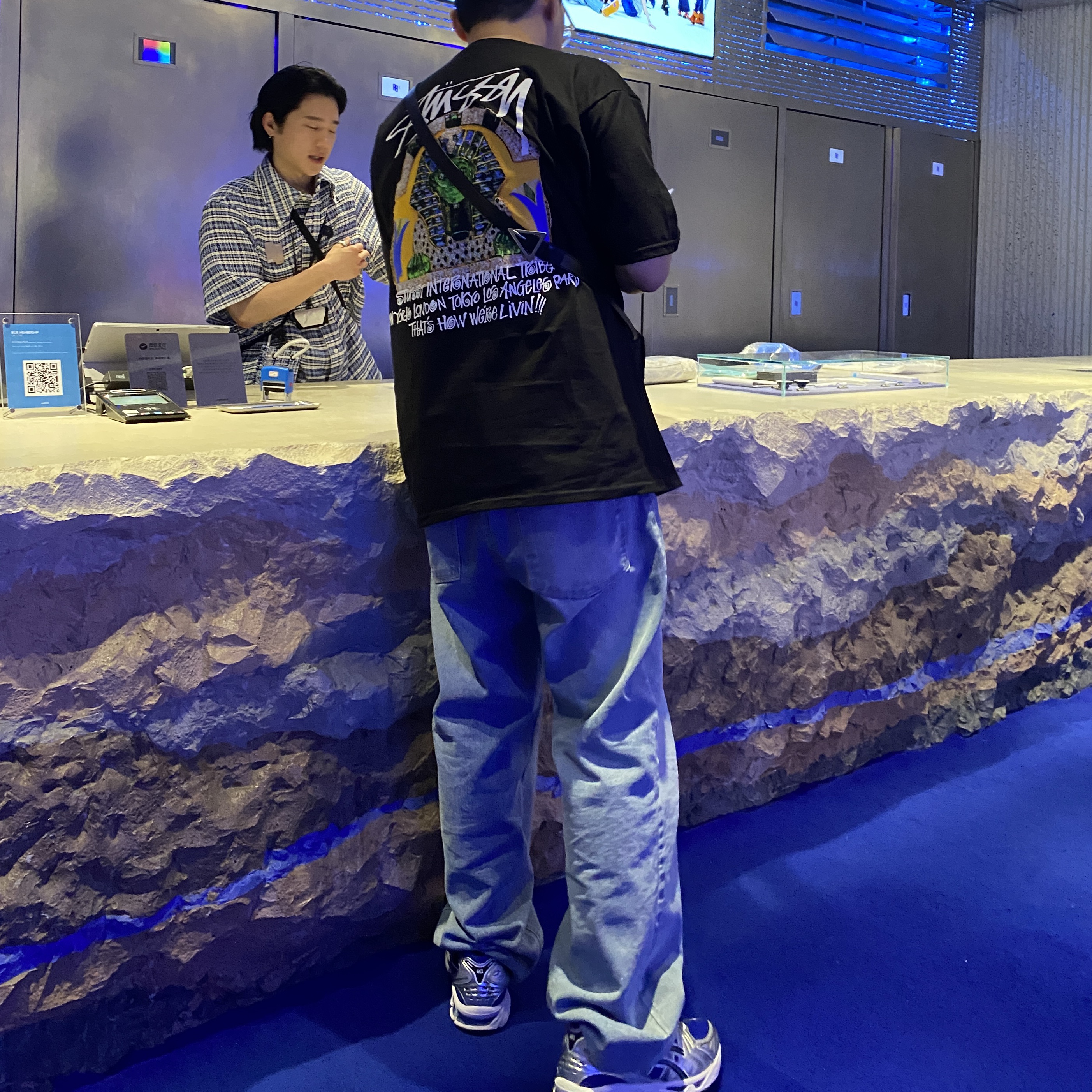 Stussy Sphinx T-shirt Black, Asics Gel-Kayano 14 Monaco Blue Black 착용 스타일 - 1