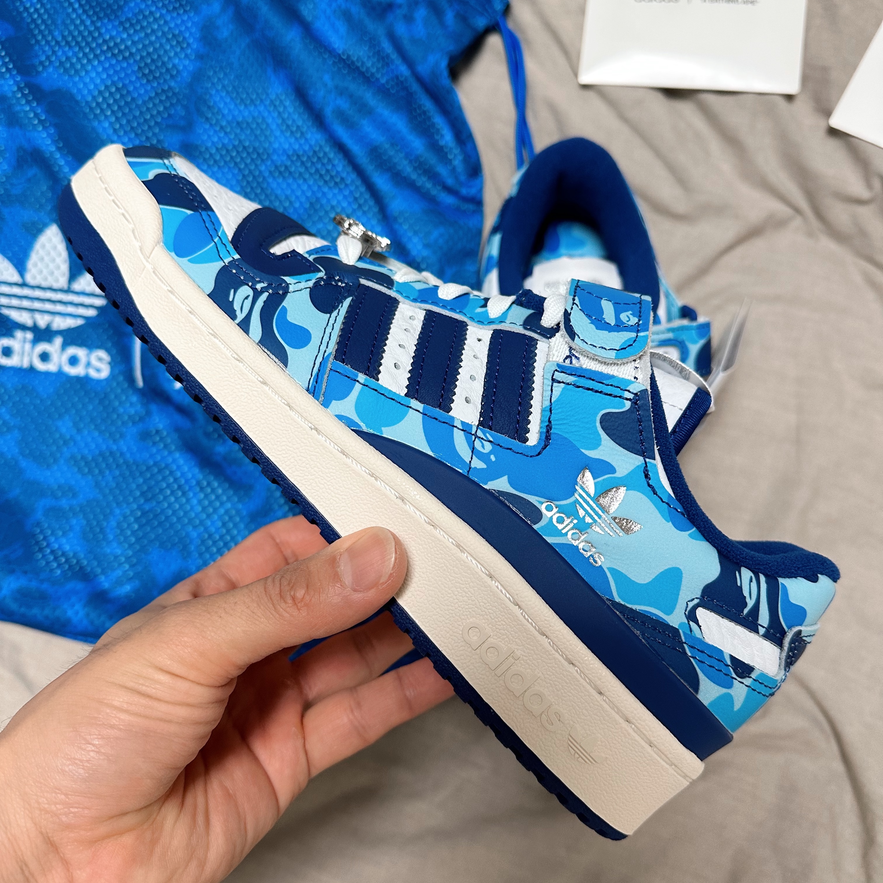 Adidas x BAPE Forum 84 Low Blue Camo 착용 스타일 - 4