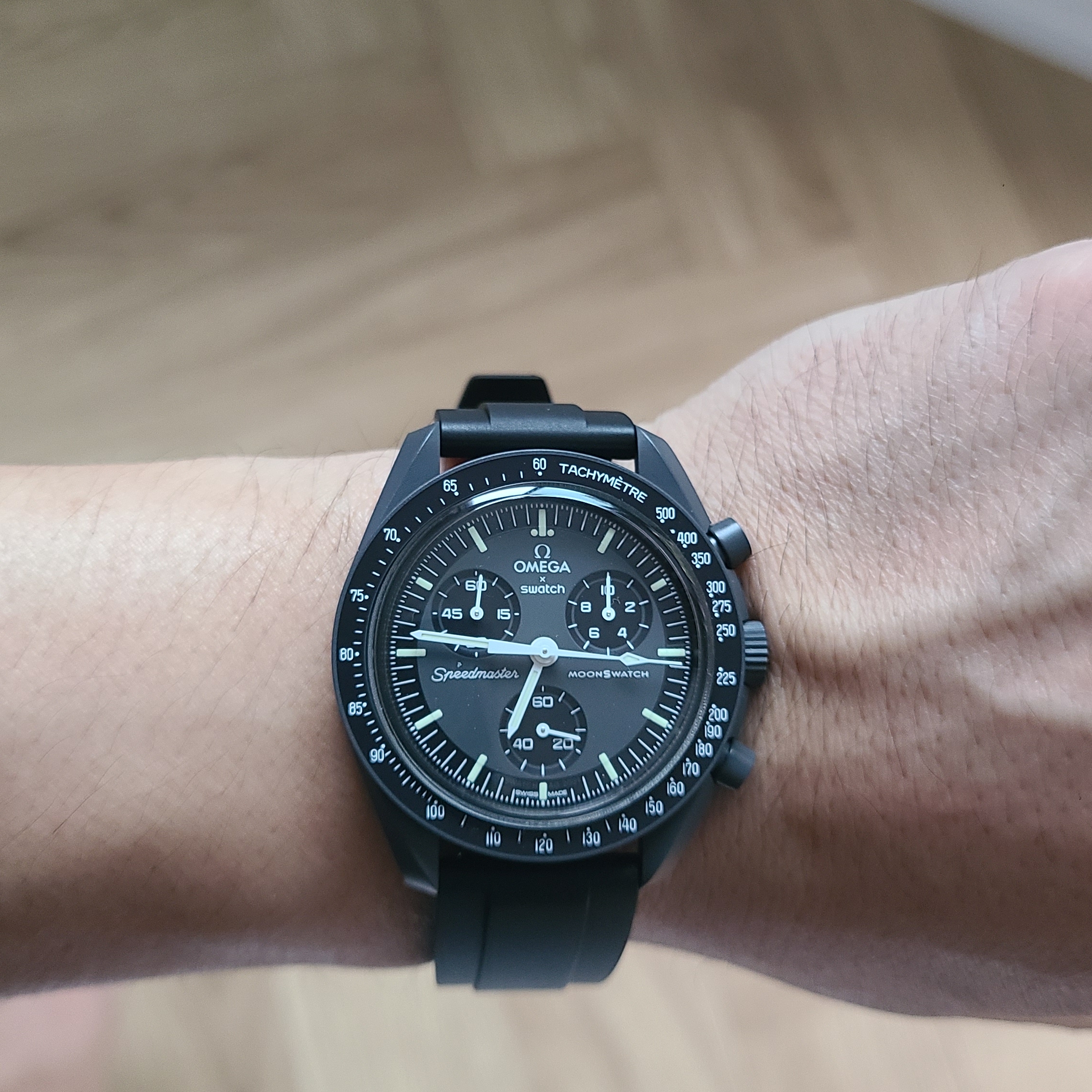 Swatch x Omega Bioceramic MoonSwatch Mission To Mercury 착용 스타일