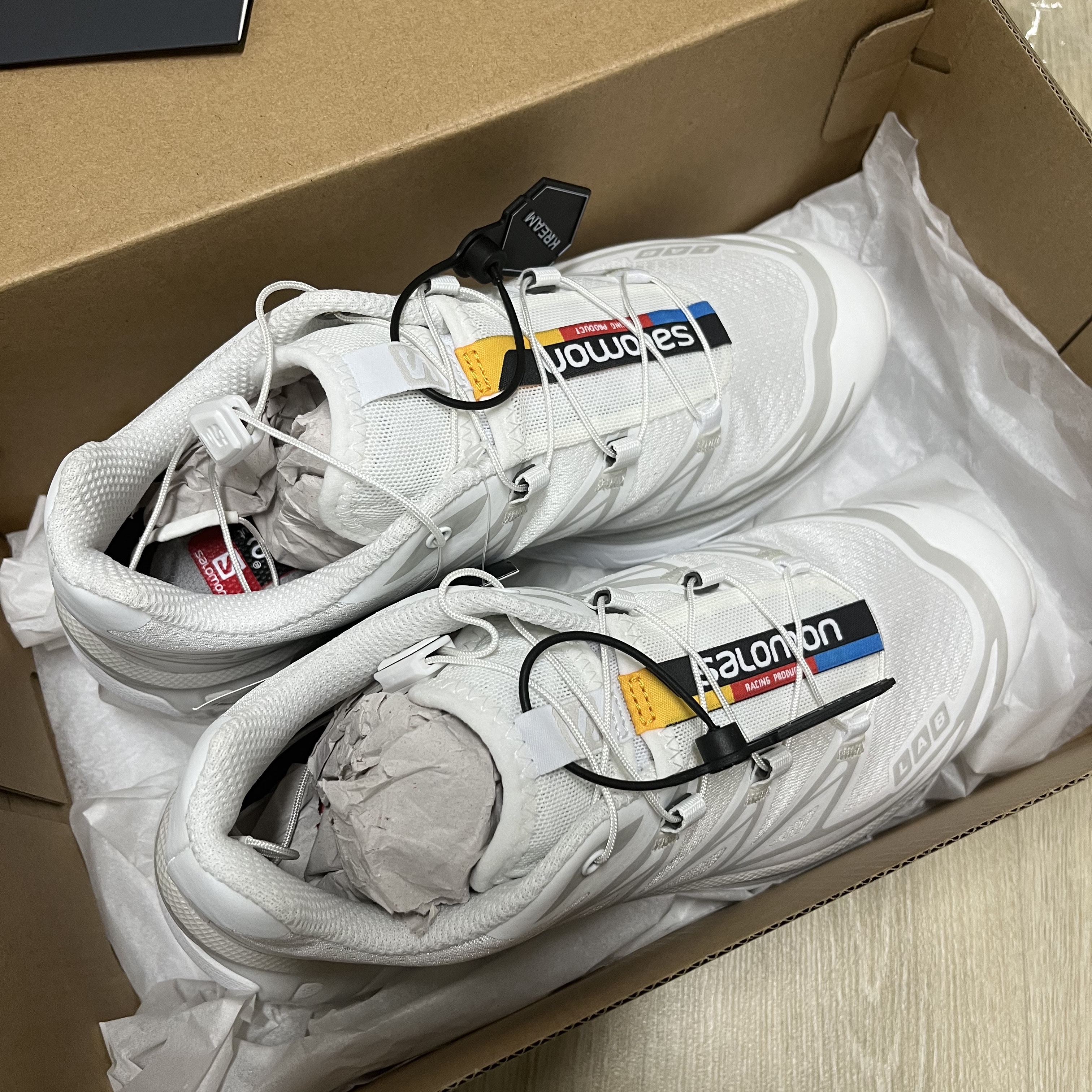 살로몬 XT-6 ADV 화이트 착용 스타일 - 3