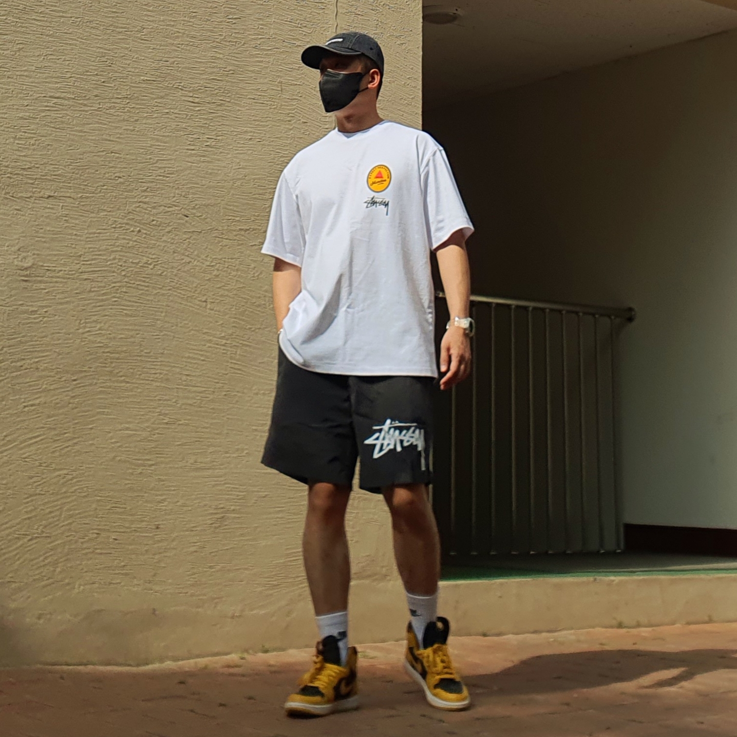 Nike x Stussy Water Shorts Off Noir, Stussy x Martine Rose 40 WT T-Shirt 착용 스타일