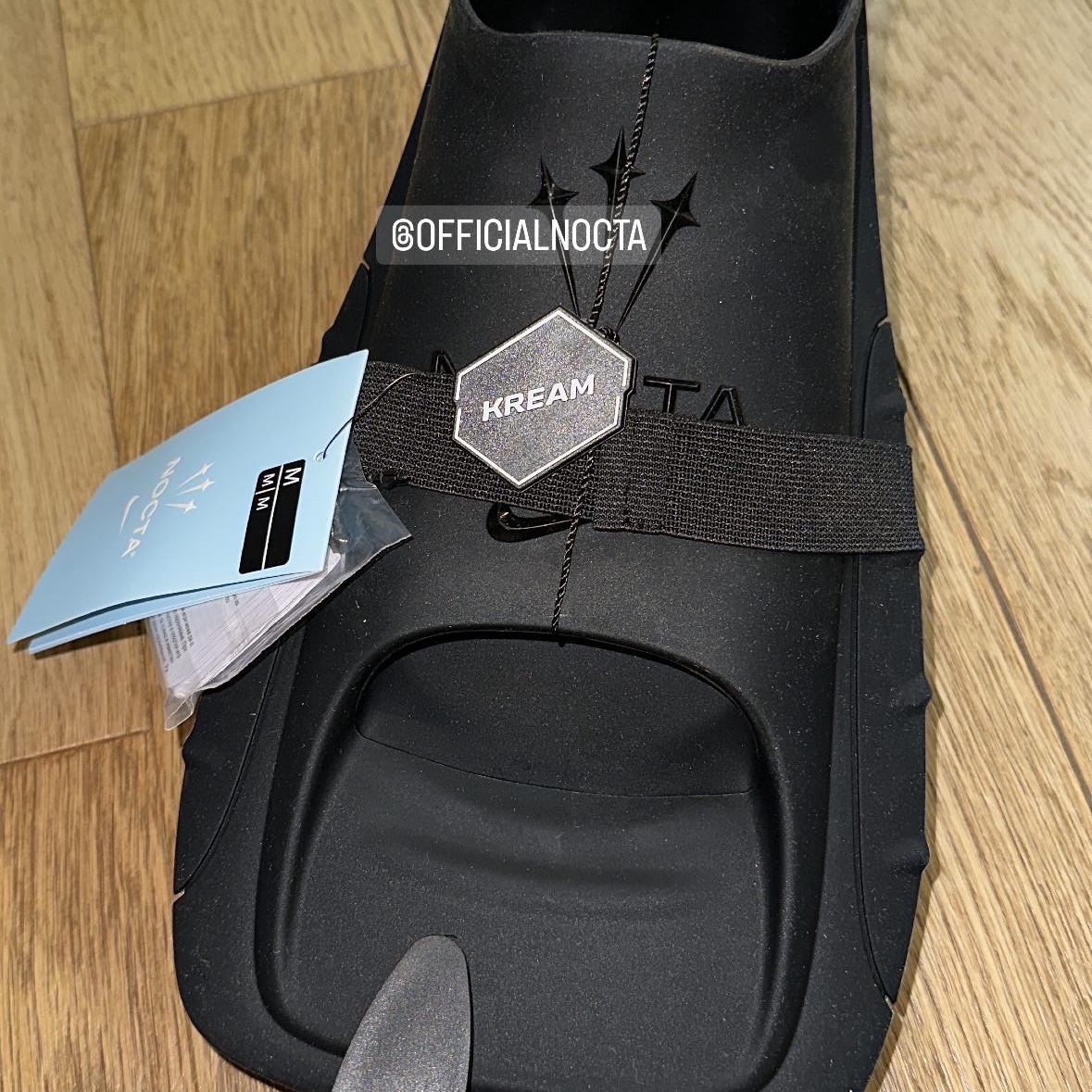 Nike x Drake Nocta Swim Fins Black 착용 스타일 - 1