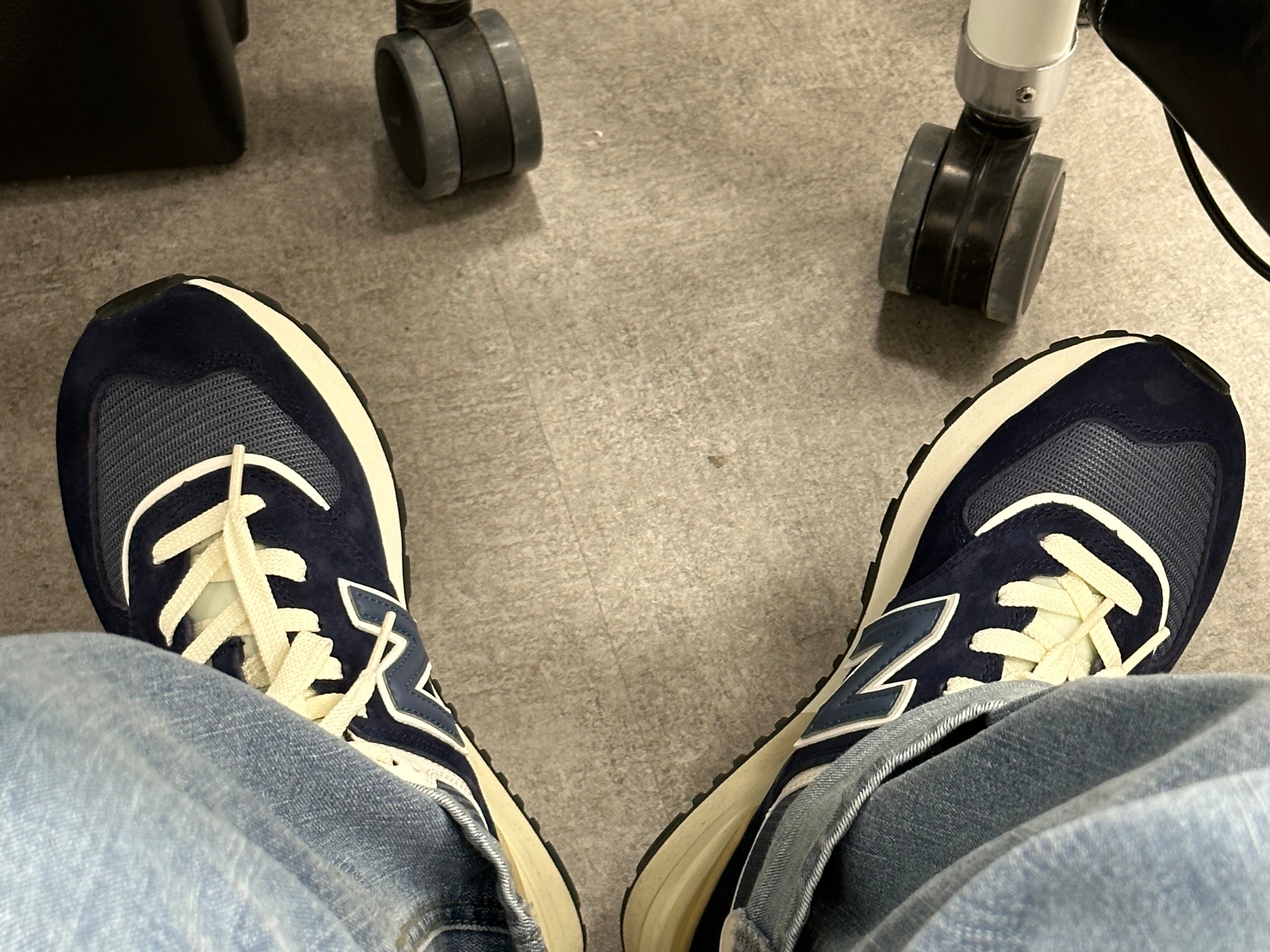 New Balance 574 Legacy Navy 착용 스타일