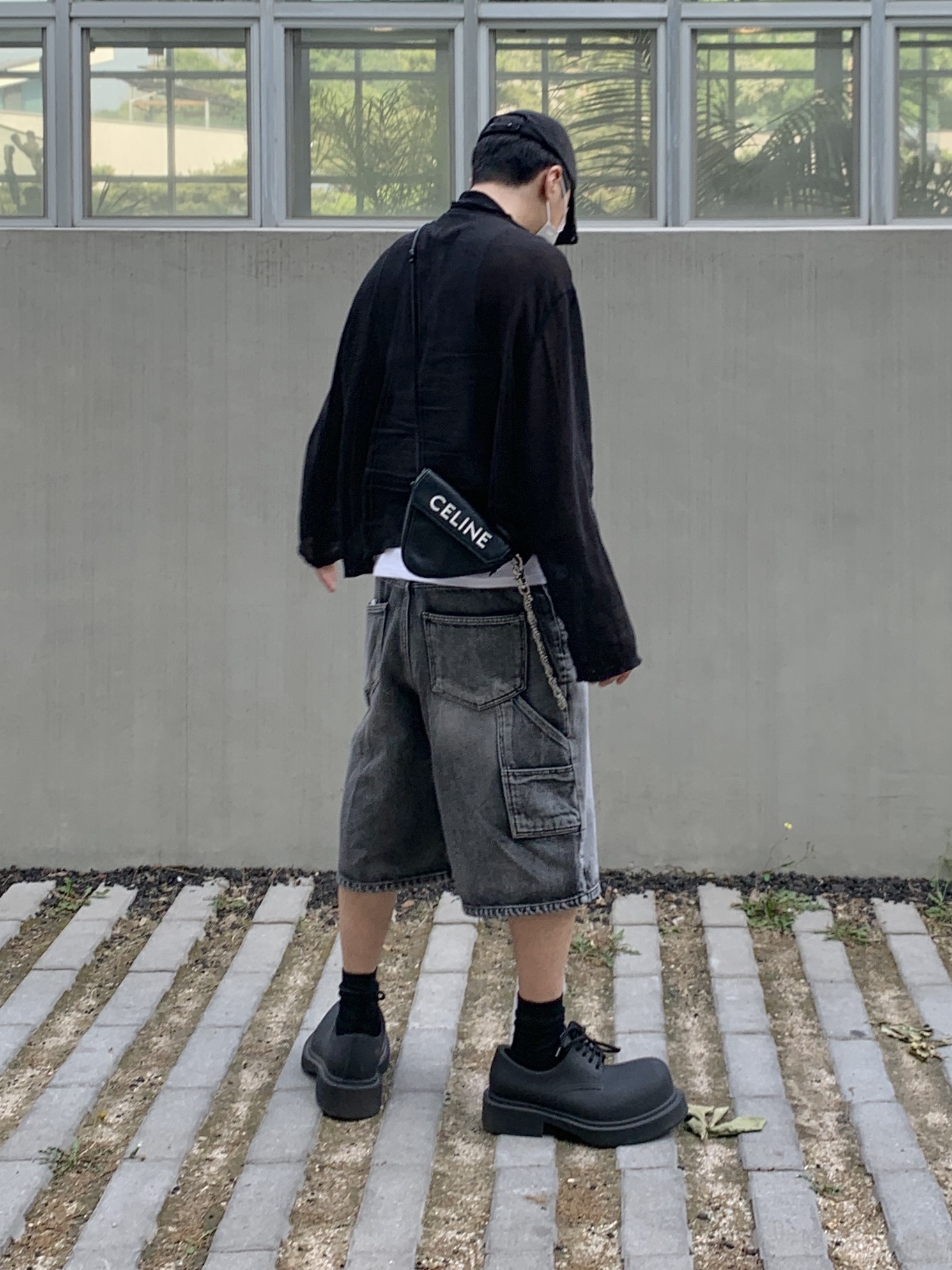 Balenciaga Heavy Piercing Cap Faded Black, Our Legacy Shrunken Full zip Polo Rayon Plait Black 착용 스타일 - 2