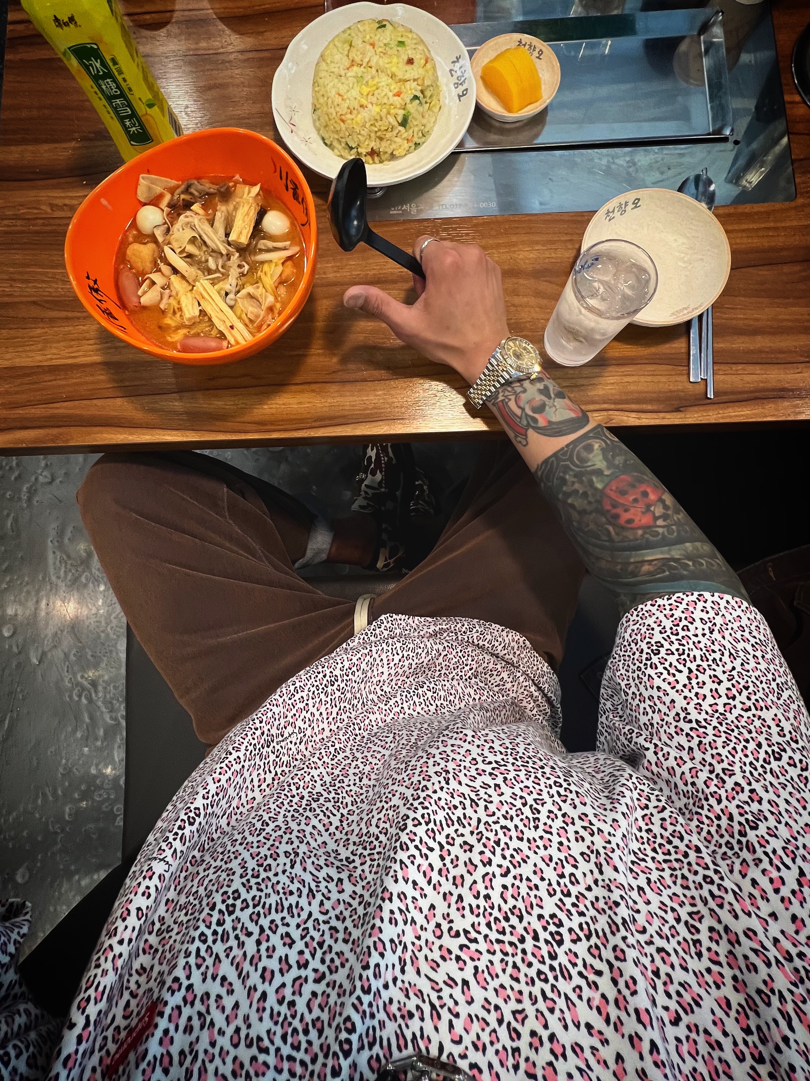 Supreme Washed Chino Twill Camp Cap Grey - 22SS, Supreme Don’t Fuck Around T-Shirt Heather Grey - 22FW 착용 스타일 - 4