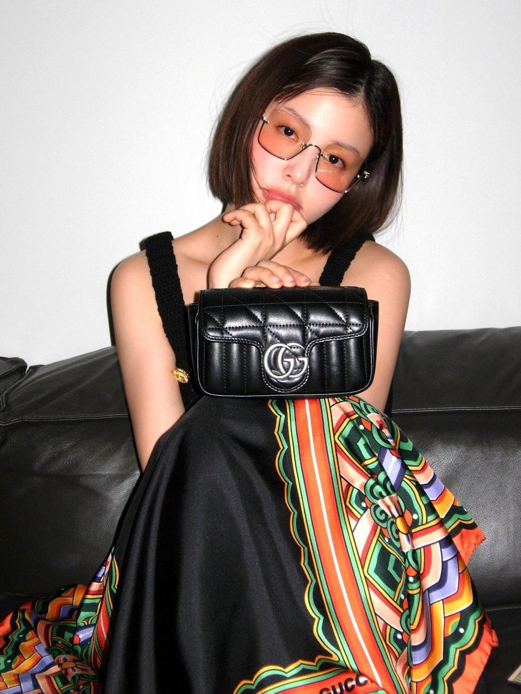 Gucci GG Marmont Super Mini Bag Black 착용 스타일