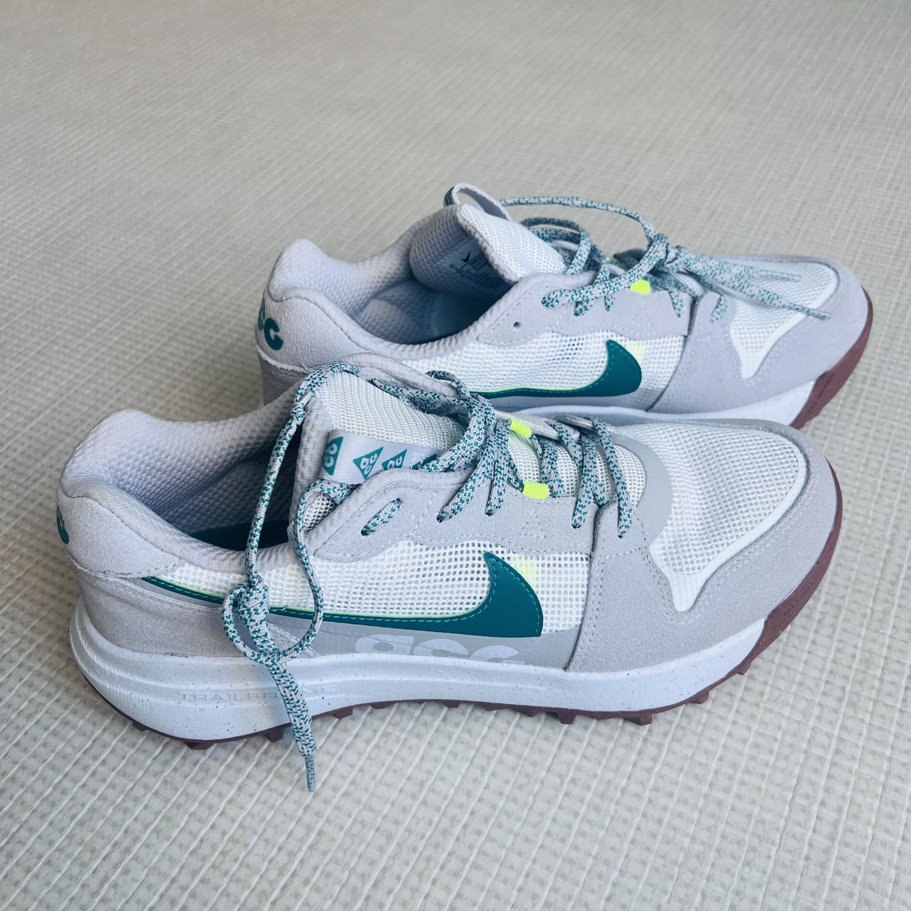 Nike ACG Lowcate Light Iron Ore 착용 스타일