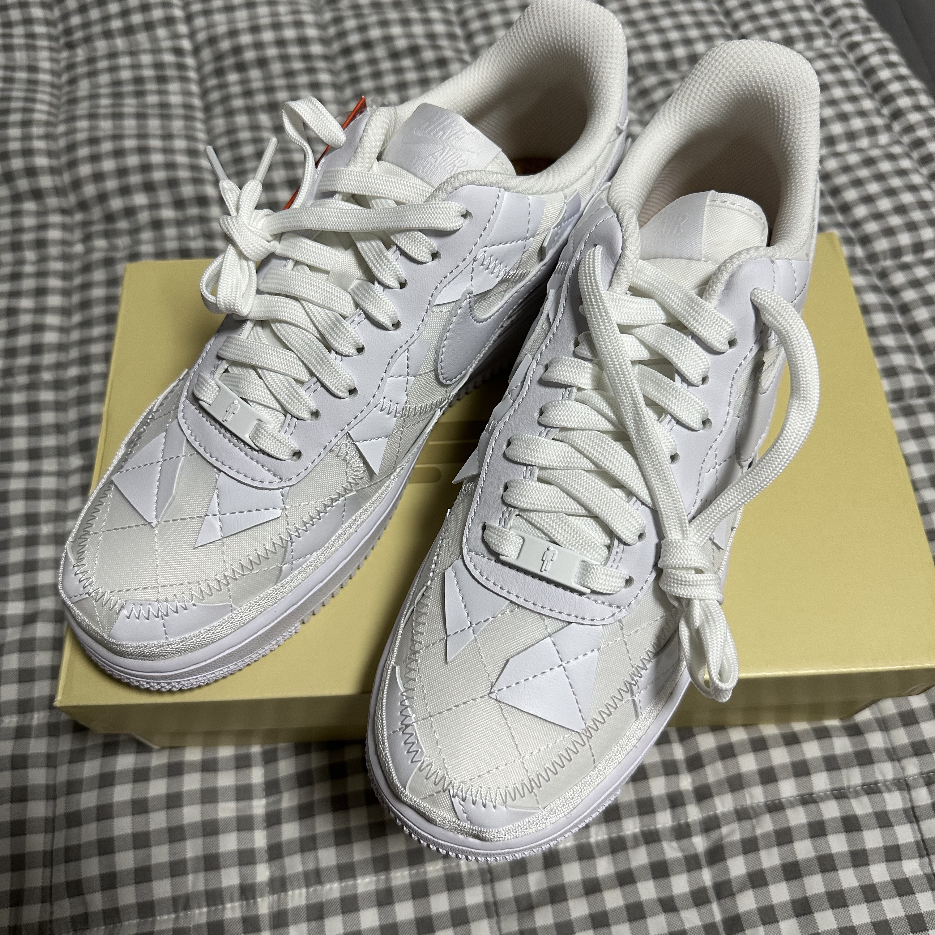 Nike x Billie Eilish Air Force 1 Low SP Triple White 착용 스타일 - 3