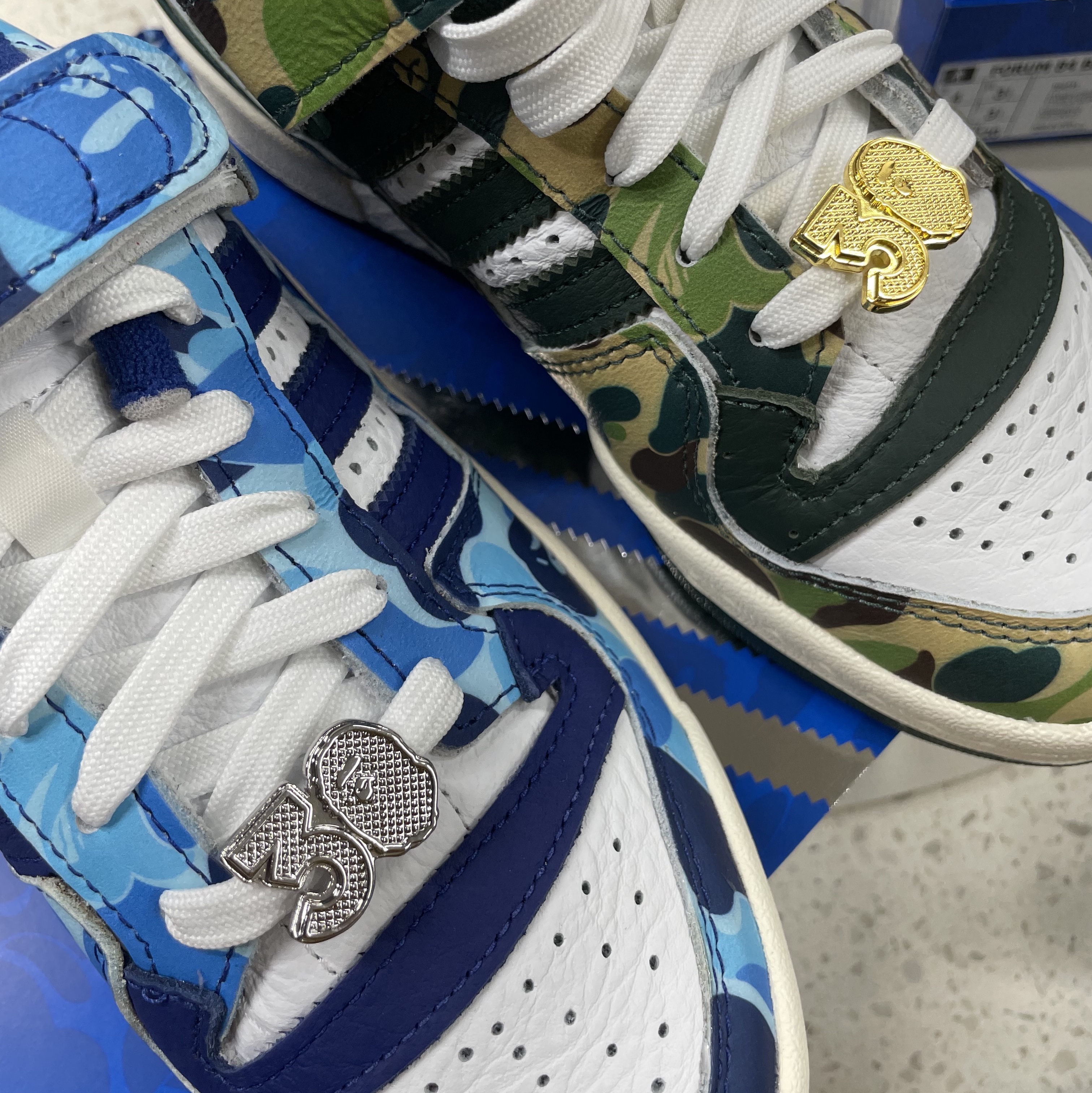 Adidas x BAPE Forum 84 Low Green Camo, Adidas x BAPE Forum 84 Low Blue Camo 착용 스타일 - 1