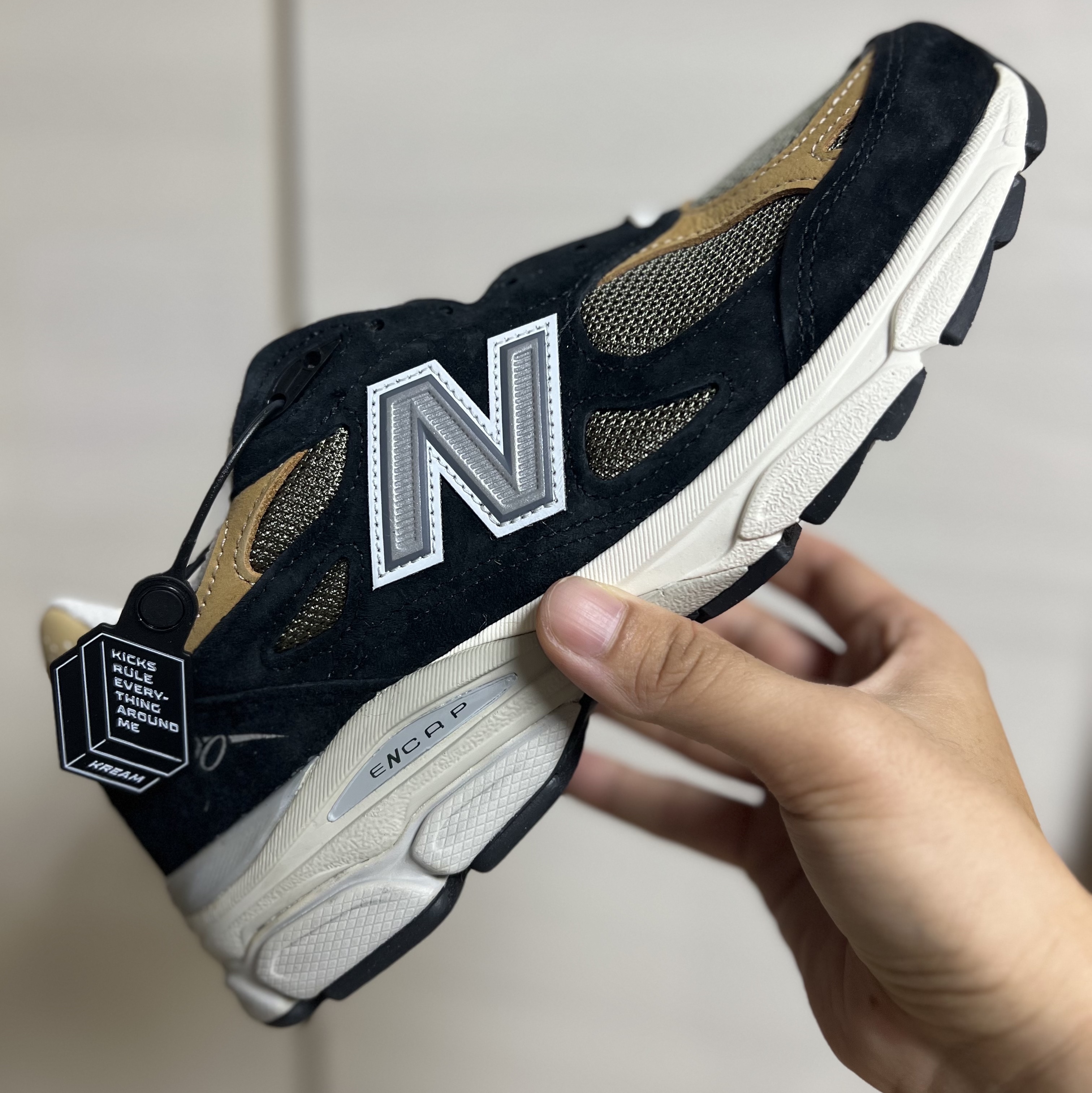 New Balance 990v3 Made in USA Black Tan 착용 스타일