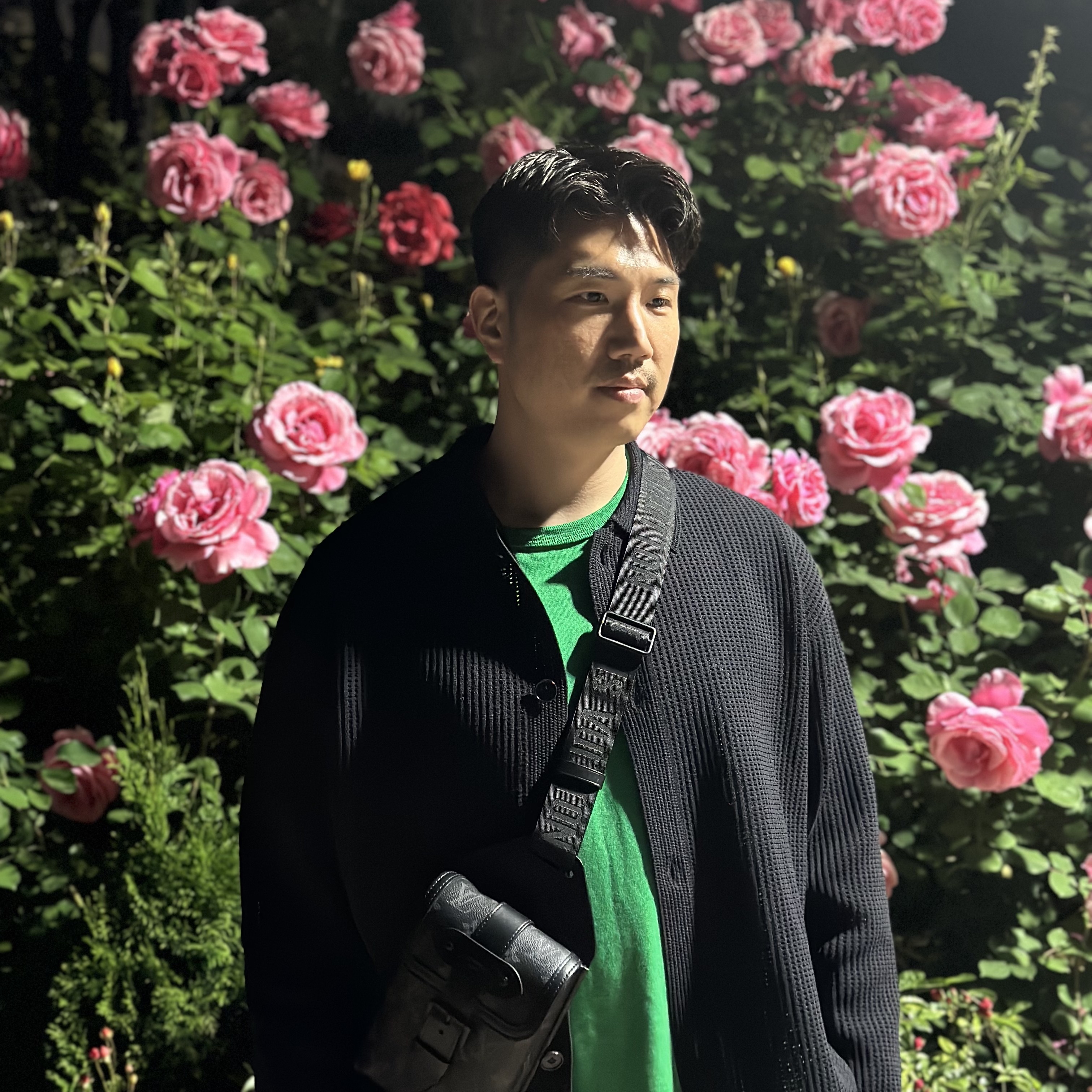 루이비통 포쉐트 투 고 모노그램 네이비 리버 블루, 케이스티파이 x 아더에러 아이폰 스티커 맥세이프 케이스 클리어 착용 스타일 - 2