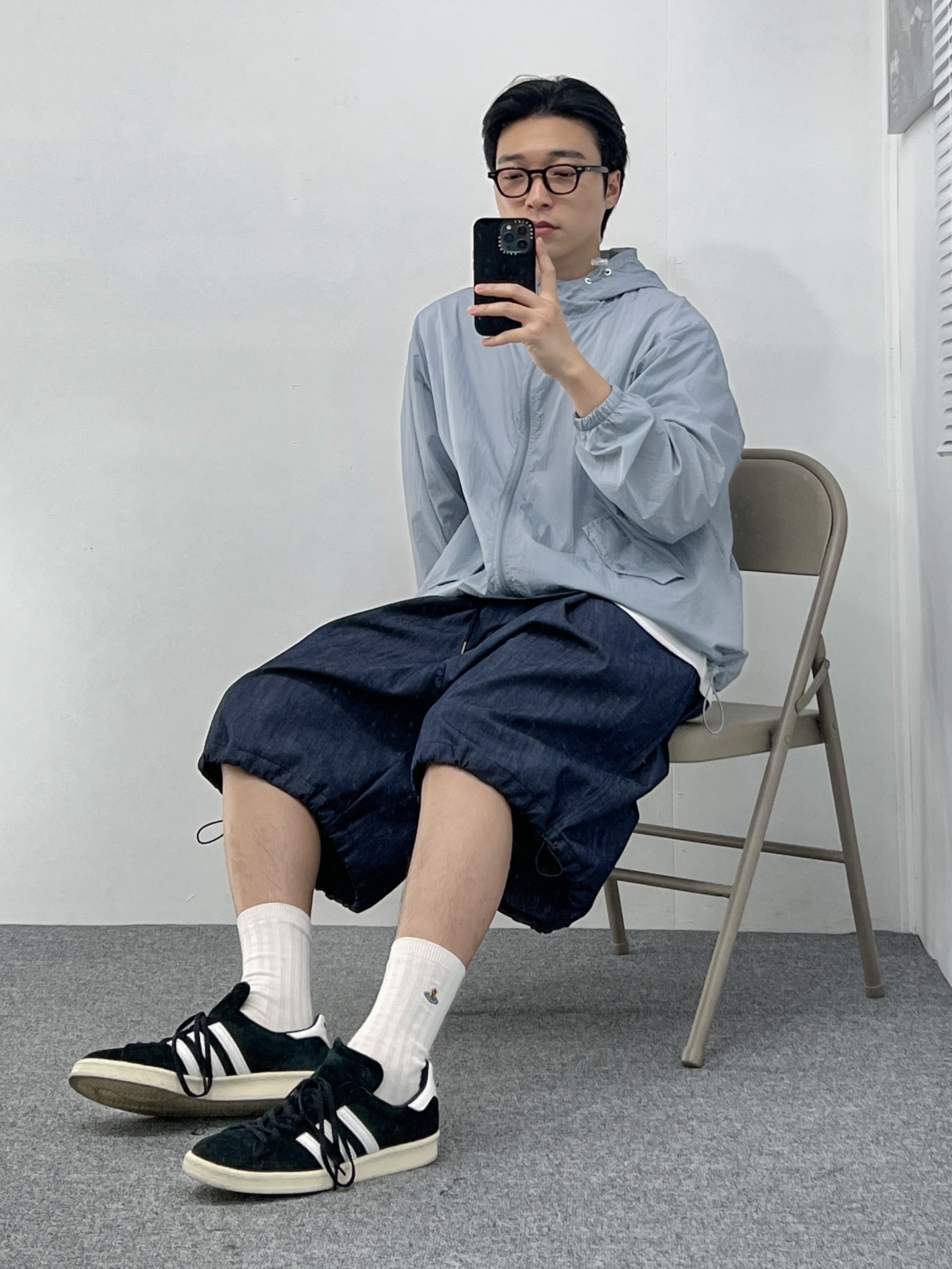Adidas Campus 80s Black White 착용 스타일 - 2