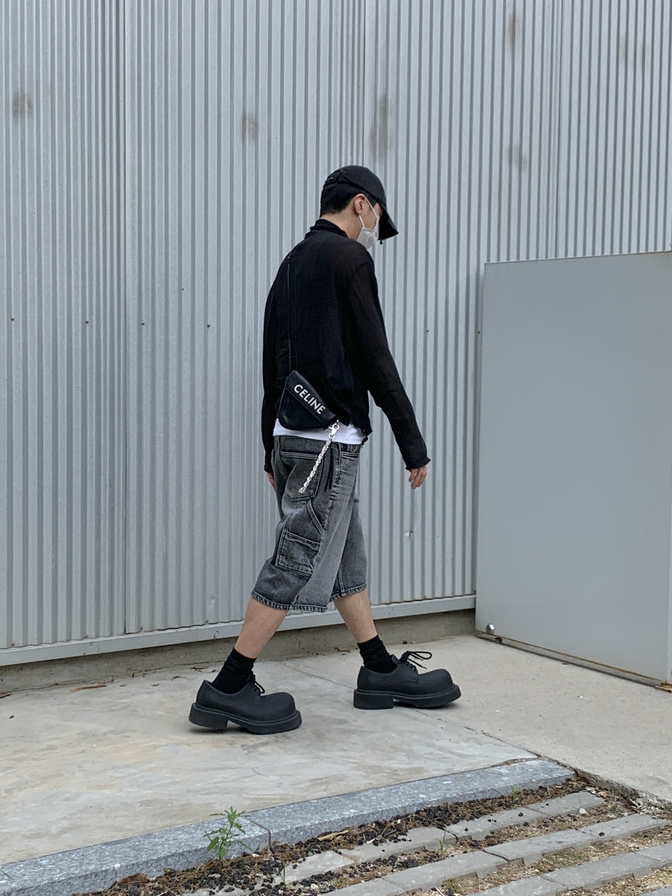Balenciaga Heavy Piercing Cap Faded Black, Our Legacy Shrunken Full zip Polo Rayon Plait Black 착용 스타일 - 5
