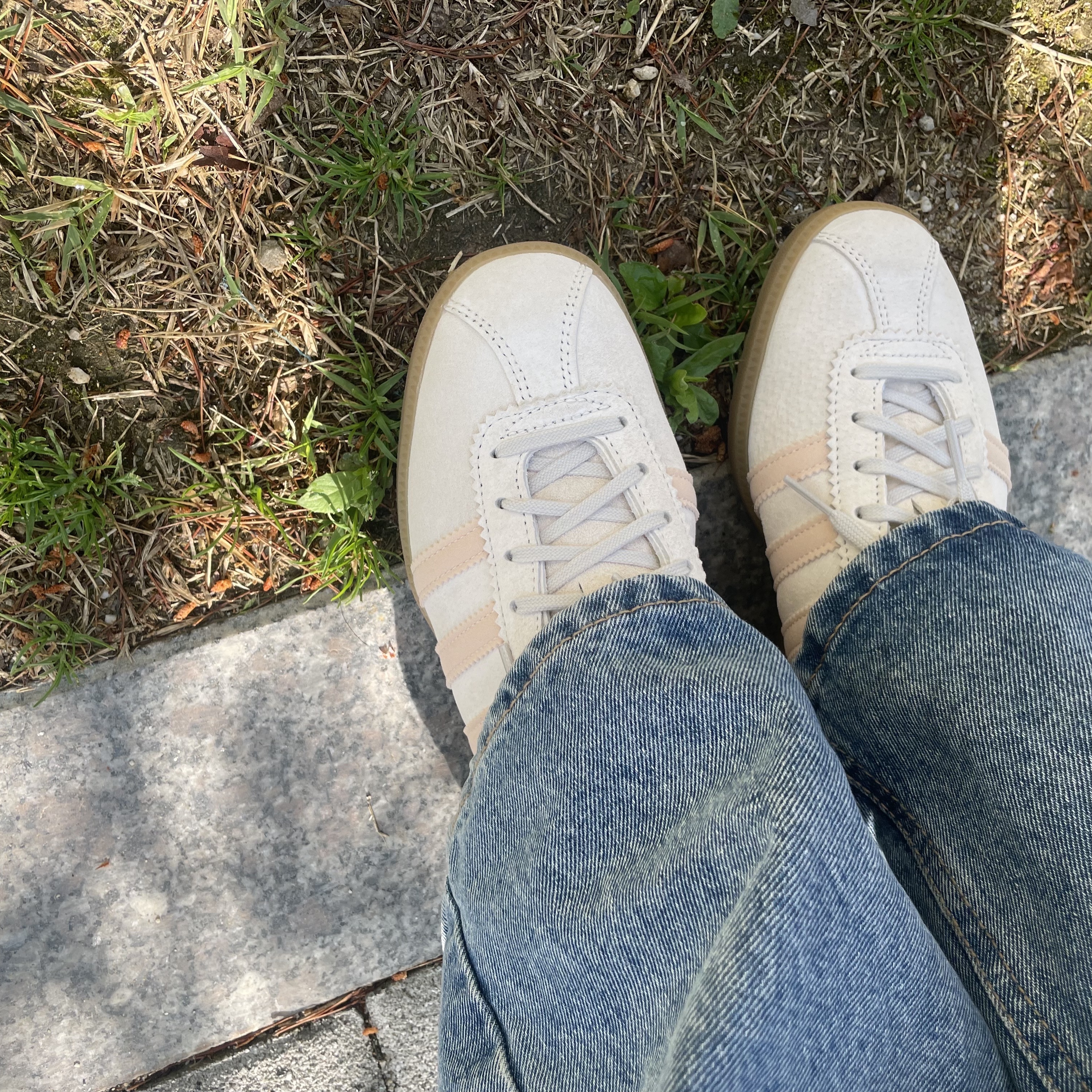 Adidas Bermuda Wonder White 착용 스타일