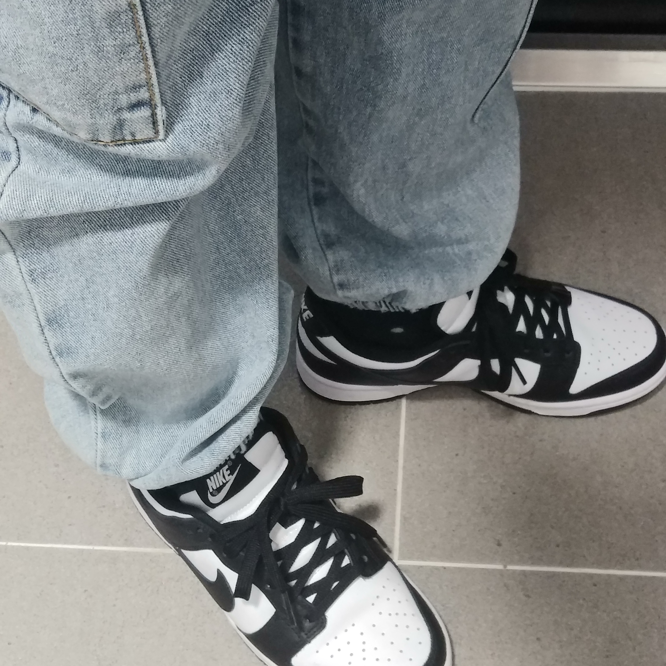 (W) Nike Dunk Low Black 착용 스타일 - 1