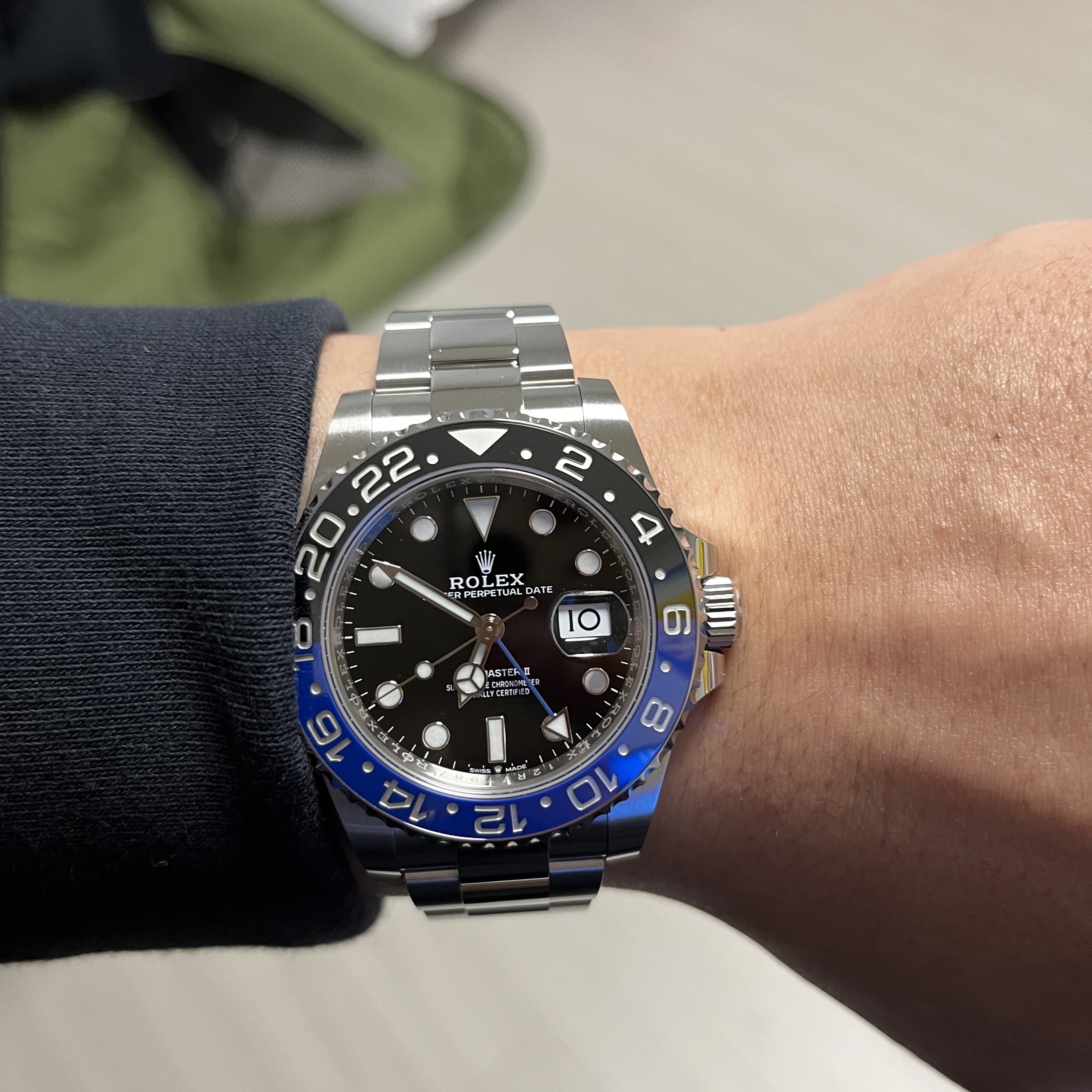 Rolex GMT-Master II 40mm 126710BLNR Black Oyster 착용 스타일