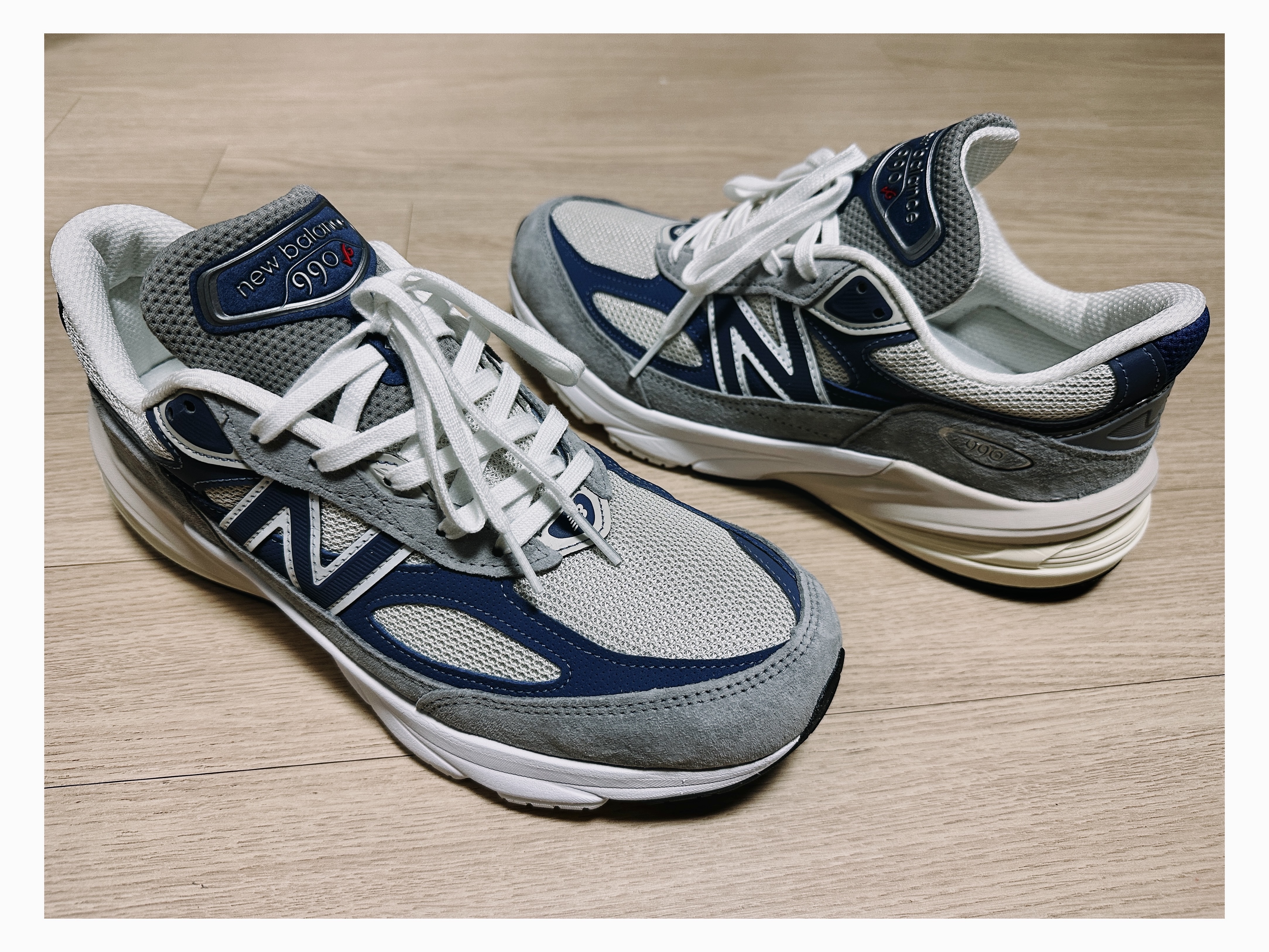 New Balance 990v6 Made in USA Gray Suede 착용 스타일 - 4
