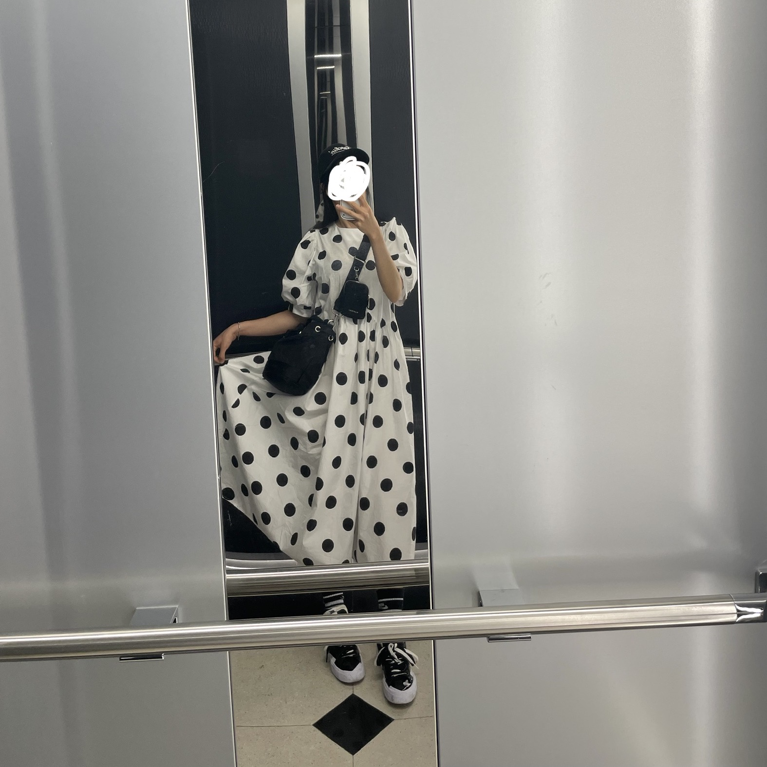 나이키 x 사카이 블레이저 로우 블랙 페이턴트 레더 착용 스타일 - 1