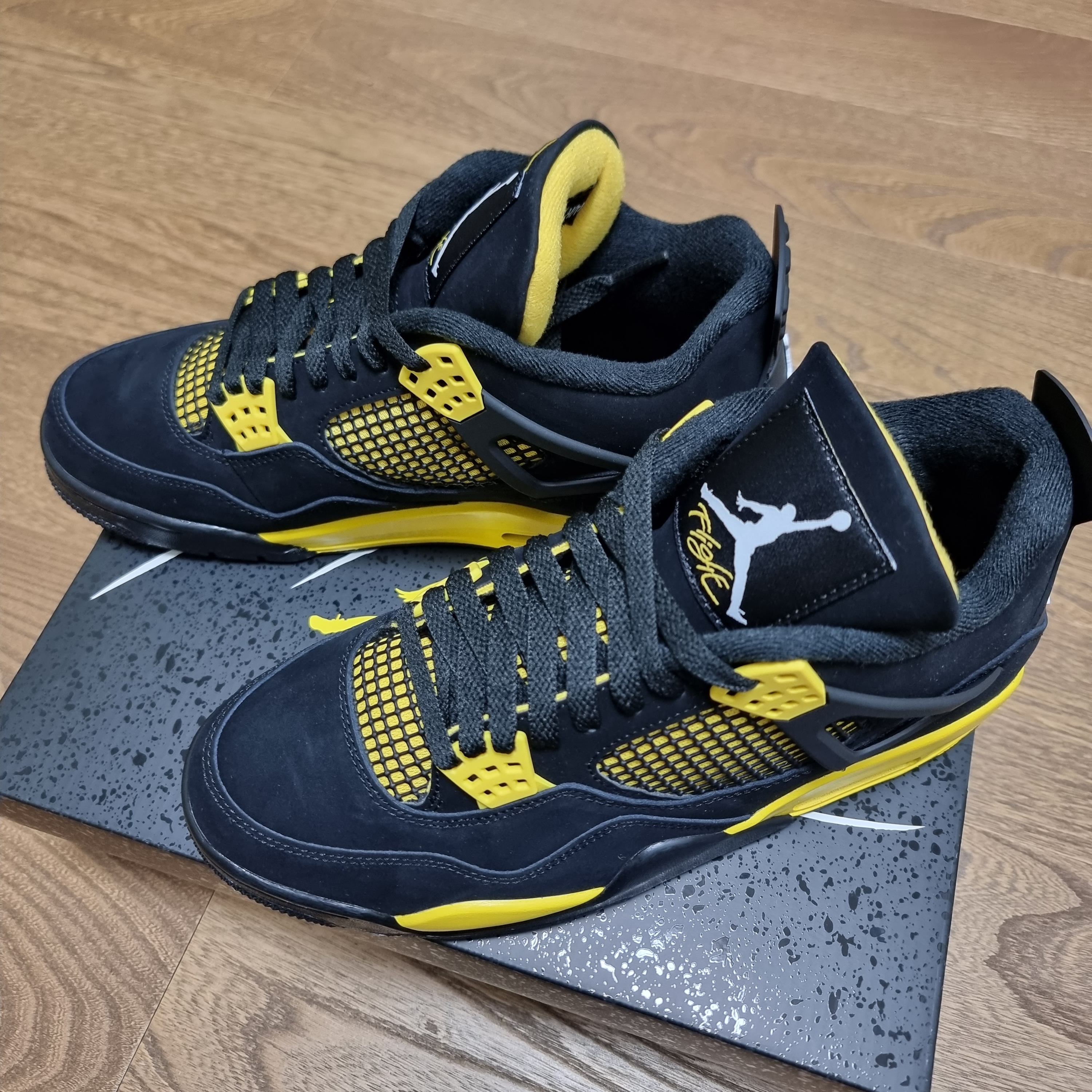 Jordan 4 Retro Thunder 2023 착용 스타일 - 2