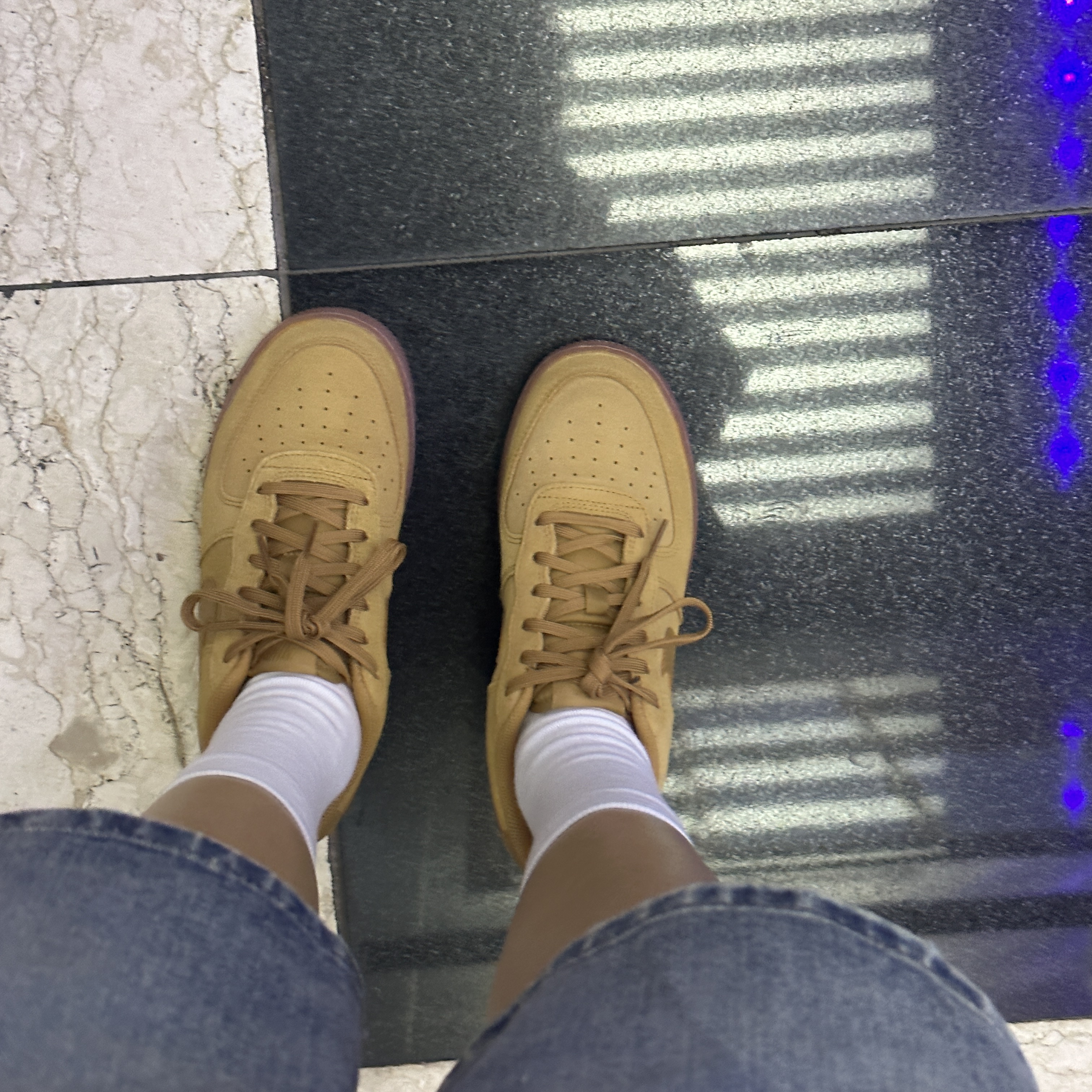 (GS) Nike Air Force 1 LV8 3 Wheat 착용 스타일