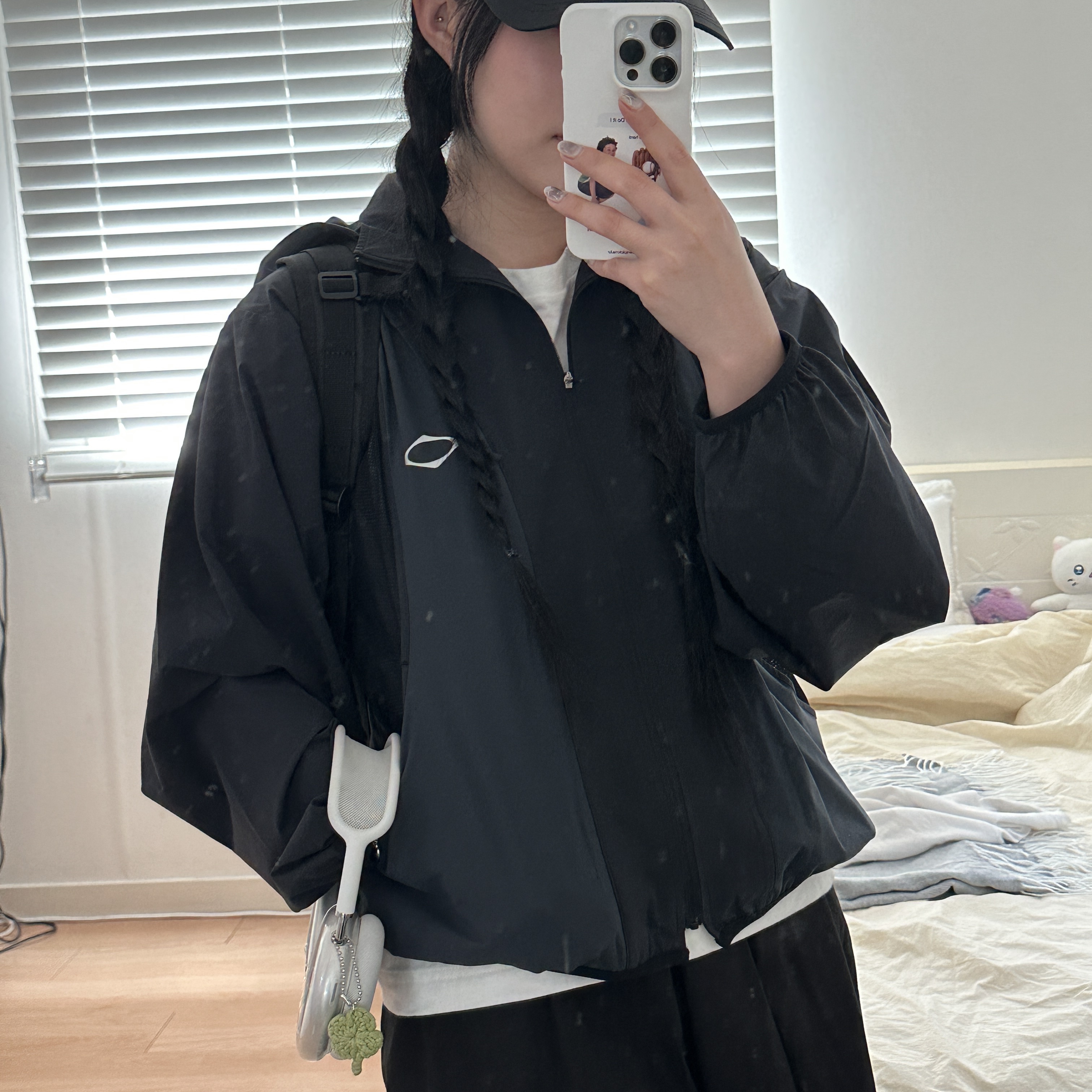 (W) Mischief SS Color Blocked Windbreaker Black 착용 스타일 - 2
