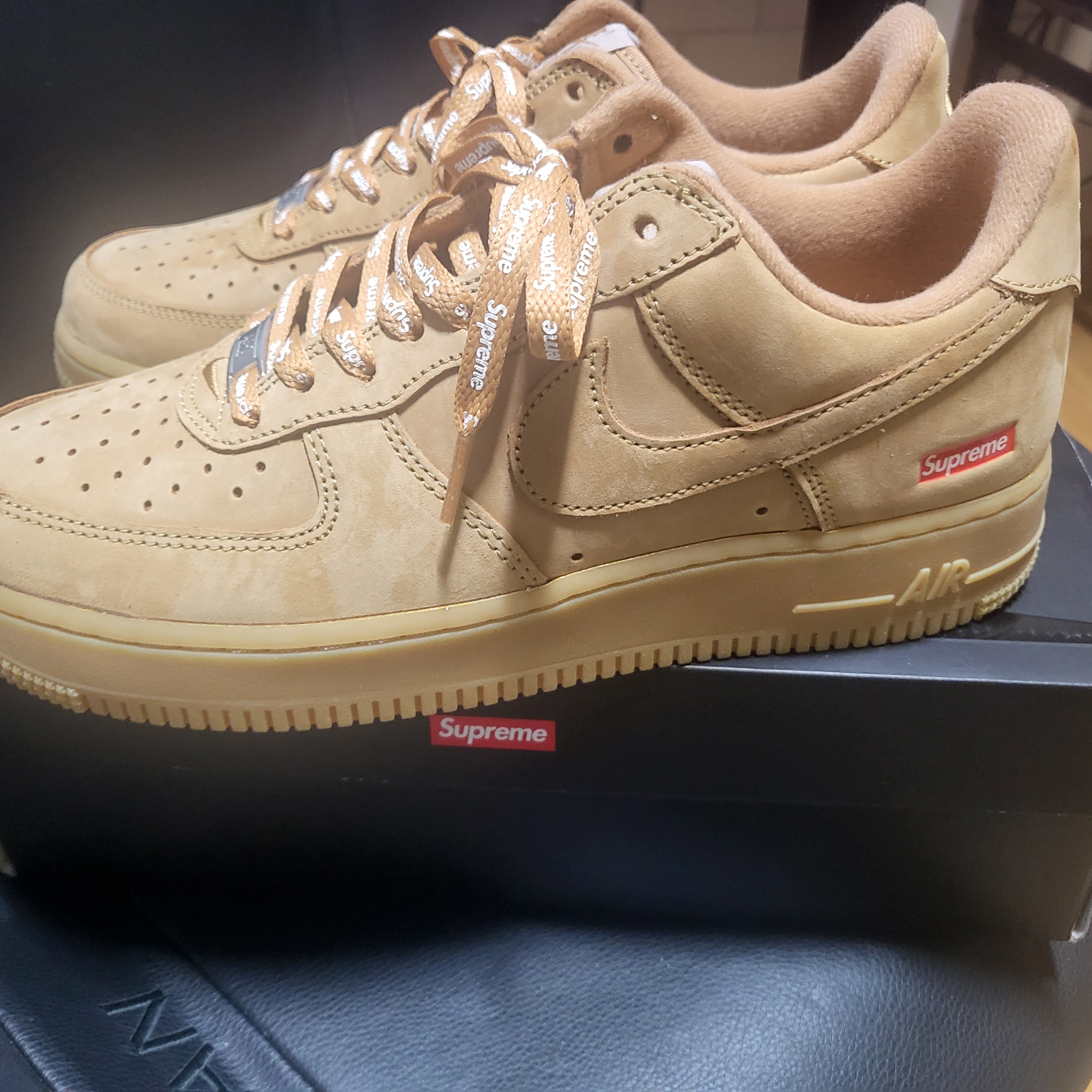 Nike x Supreme Air Force 1 Low Flax 착용 스타일 - 1