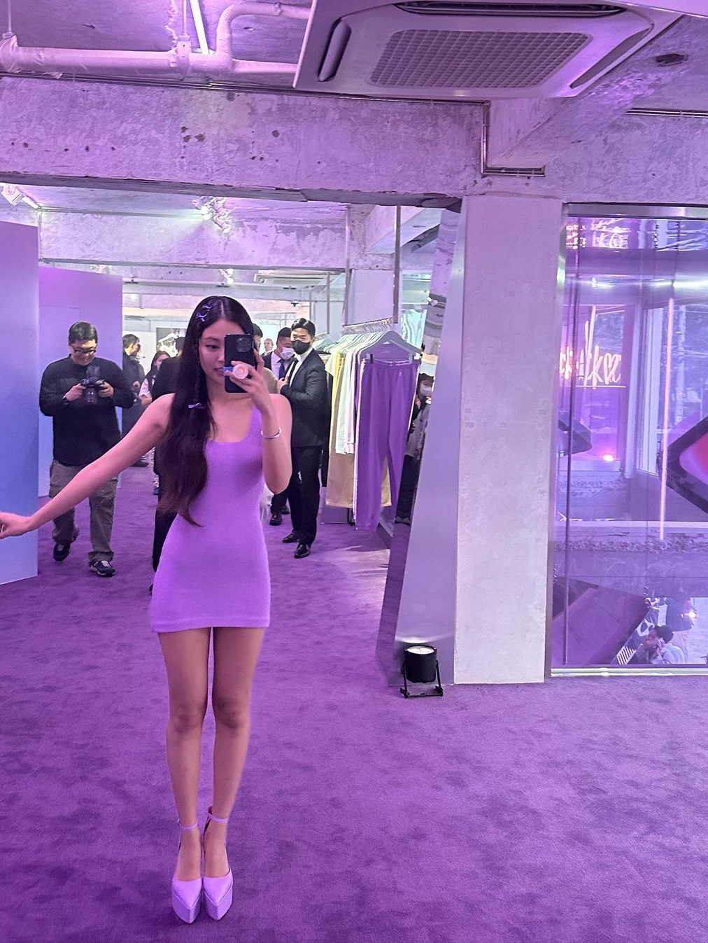 (W) Calvin Klein x Jennie Slim Fit Scoop Neck Mini Dress Sheer Lilac 착용 스타일