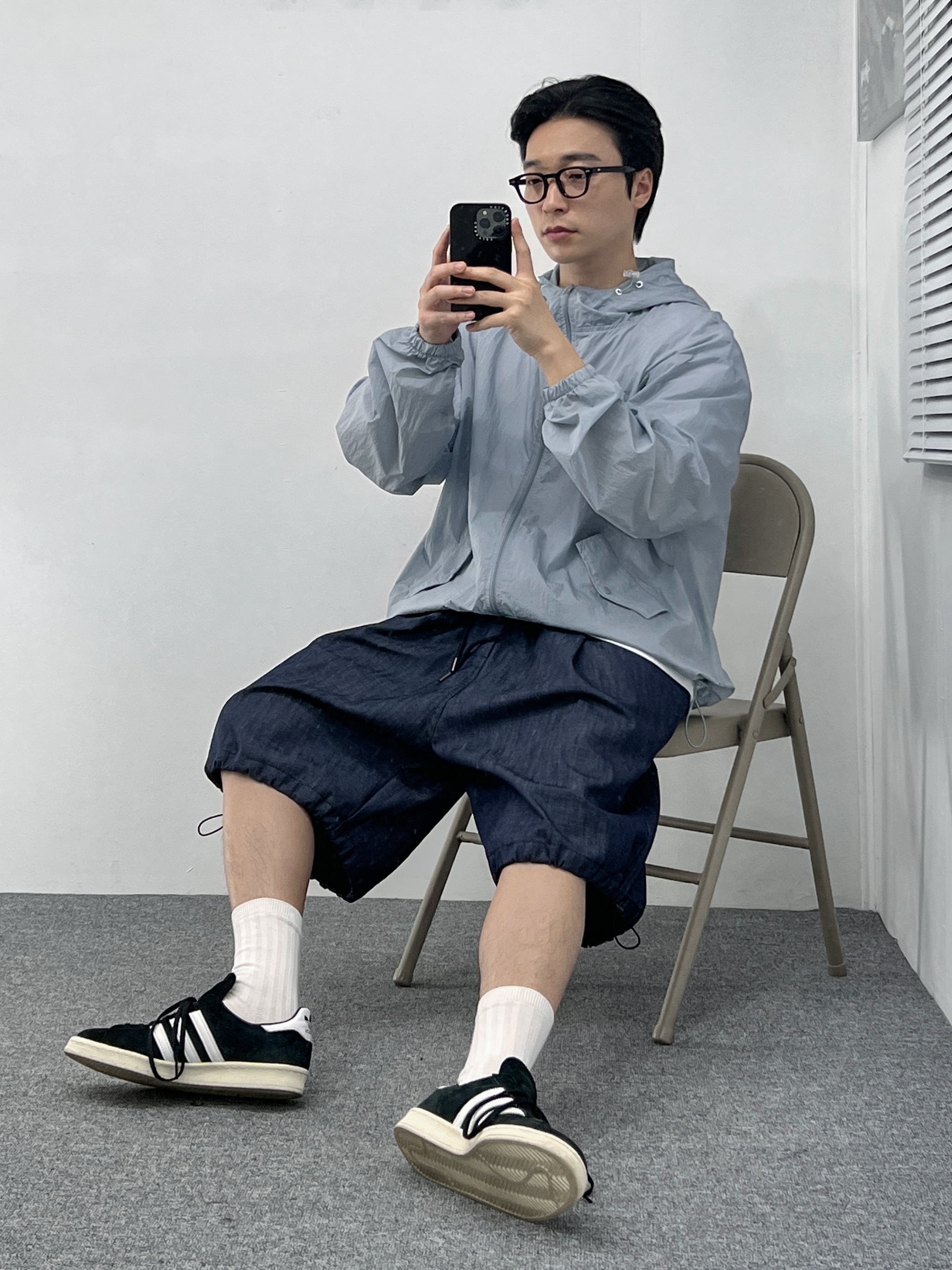 Adidas Campus 80s Black White 착용 스타일 - 3