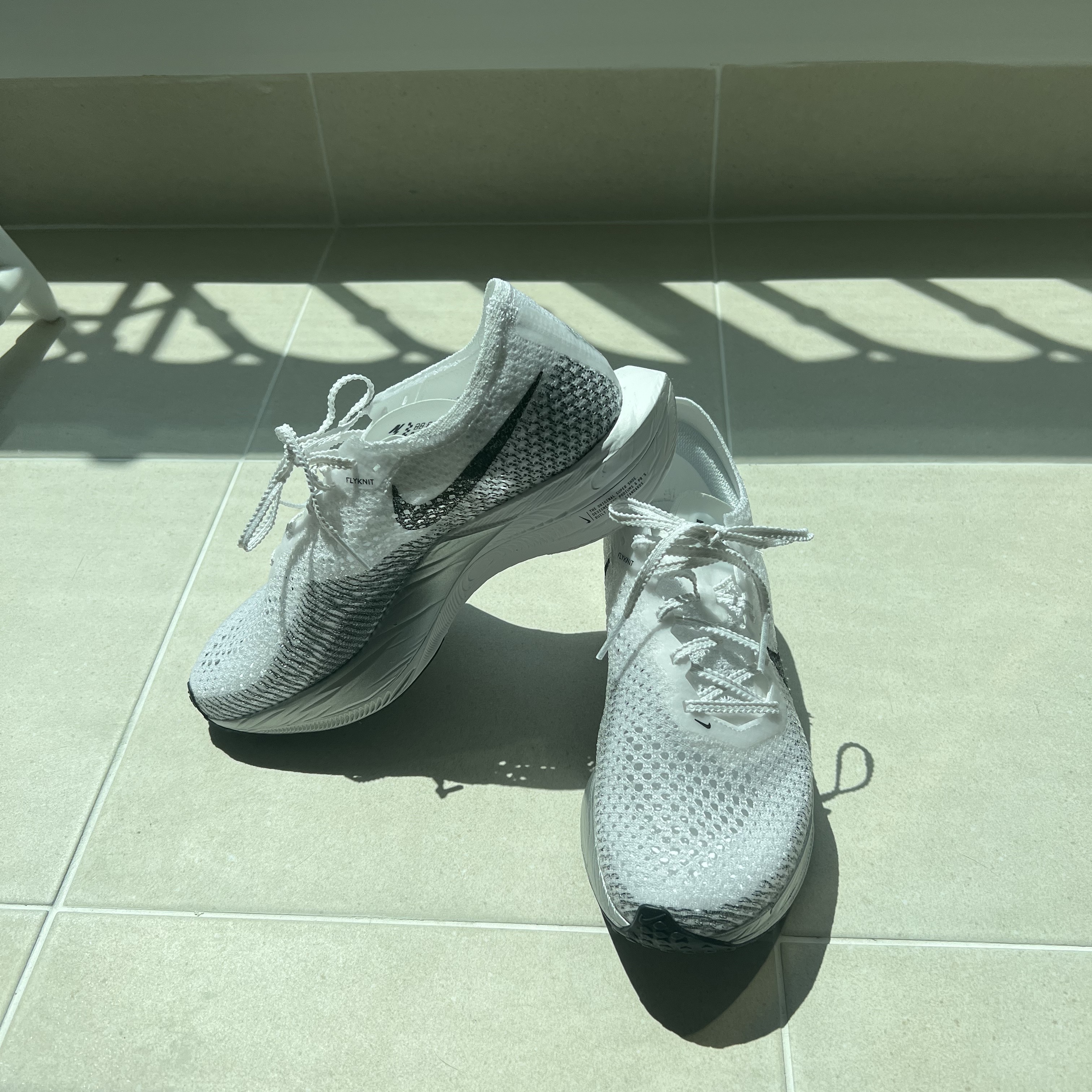 (W) Nike ZoomX Vaporfly Next% 3 White Particle Grey 착용 스타일