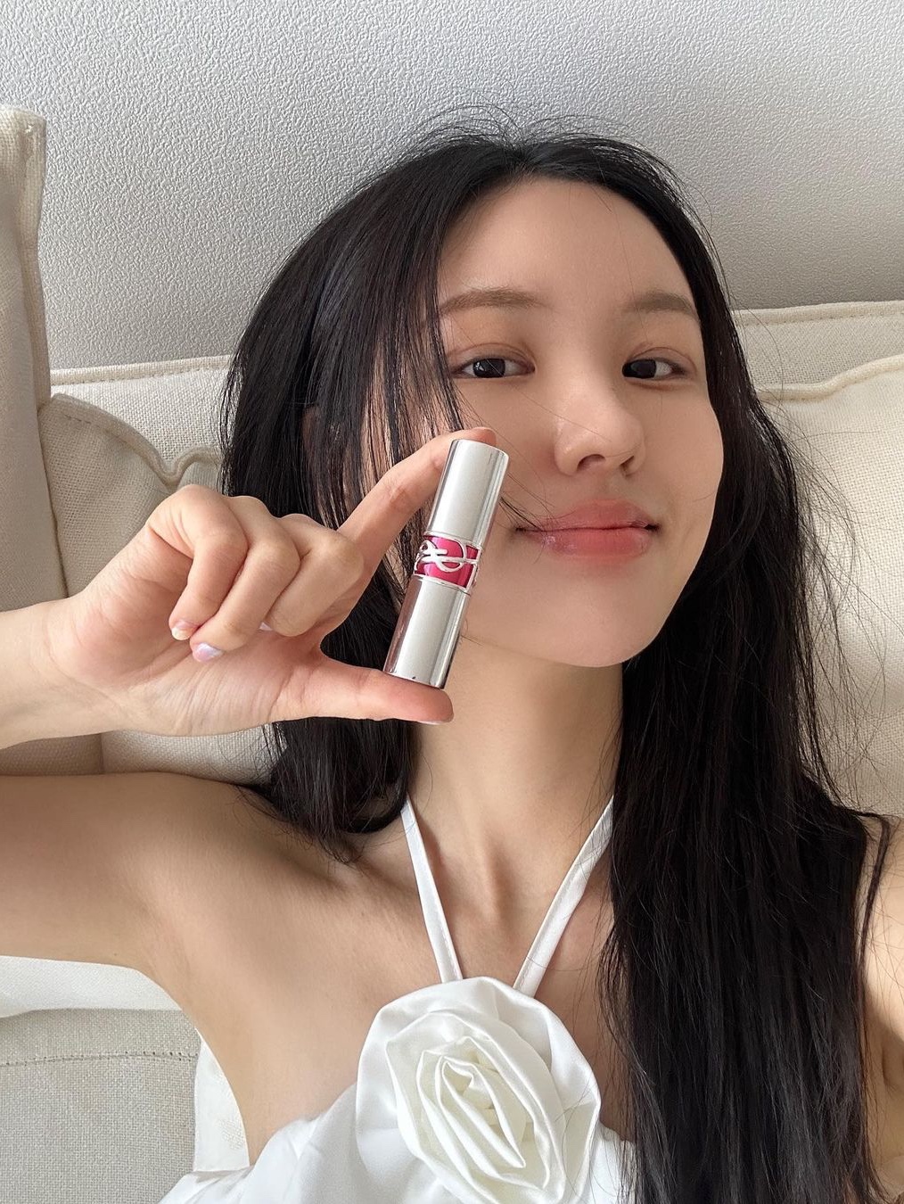 Yves Saint Laurent Rouge Volupte Candy Glaze Color Balm 15 Showcasing Nude 착용 스타일