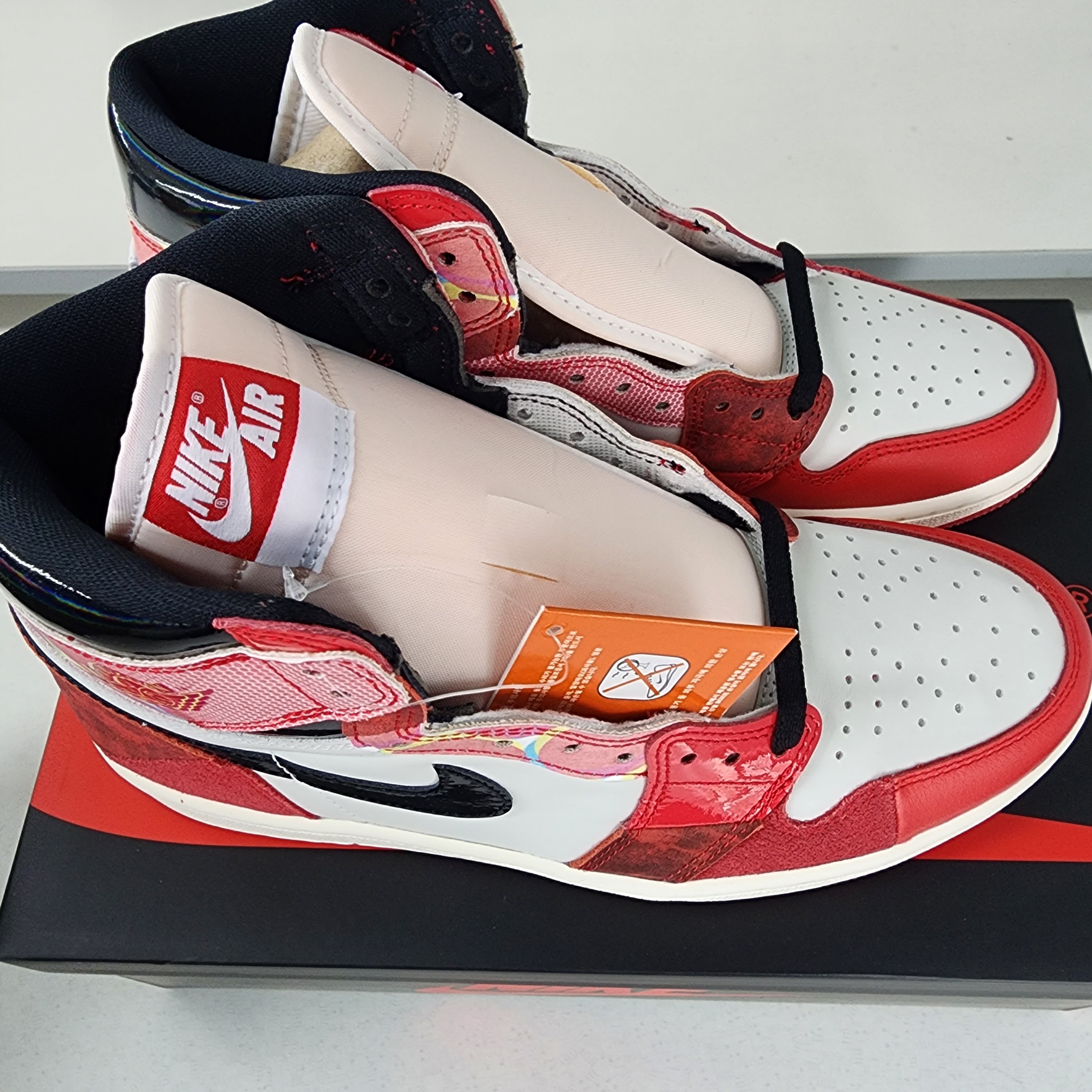 Jordan 1 Retro High Spider-Man Next Chapter 착용 스타일 - 2