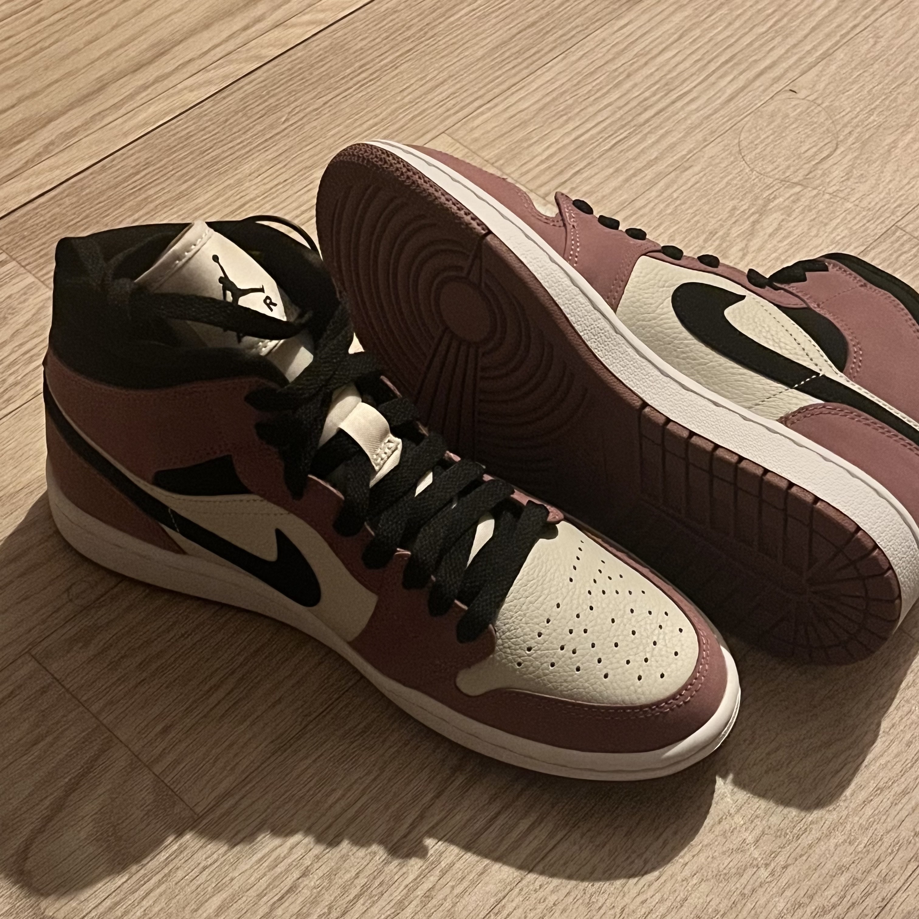 (W) Jordan 1 Mid SE Light Mulberry 착용 스타일 - 1