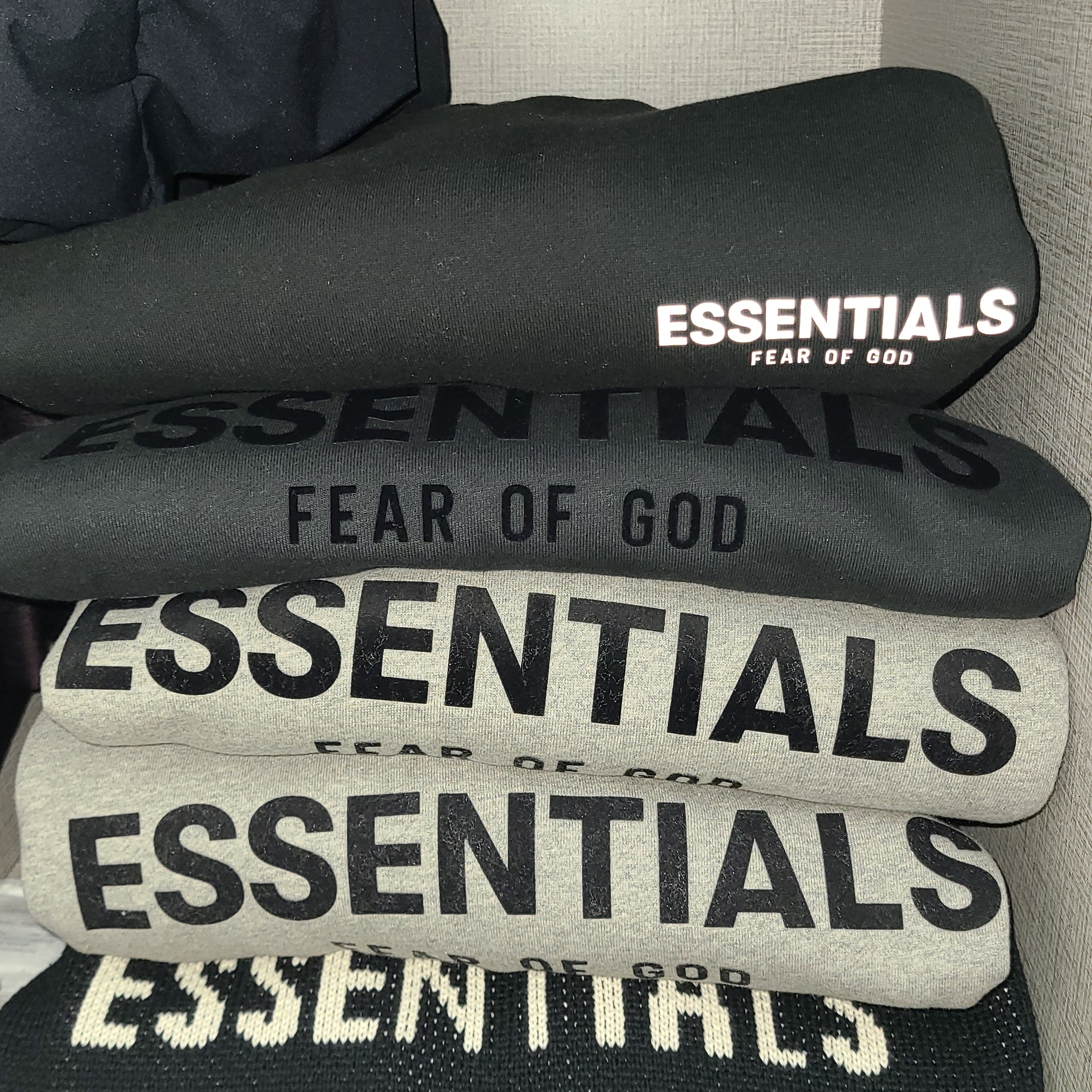 Essentials The Core Collection Hoodie Stretch Limo, Essentials The Core Collection Crewneck Sweatshirt Stretch Limo 착용 스타일
