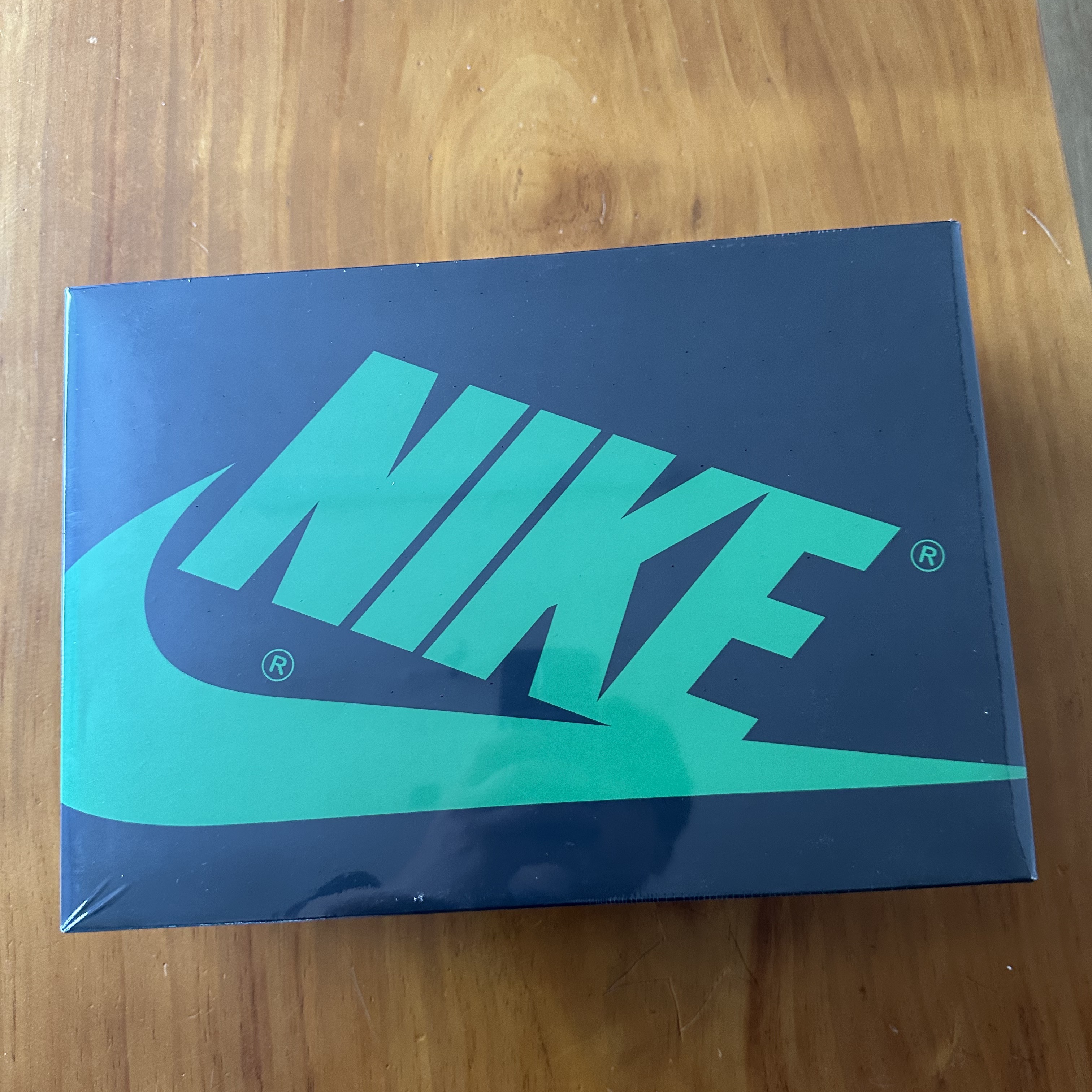 Jordan 1 Retro High OG Black and Lucky Green 착용 스타일 - 3