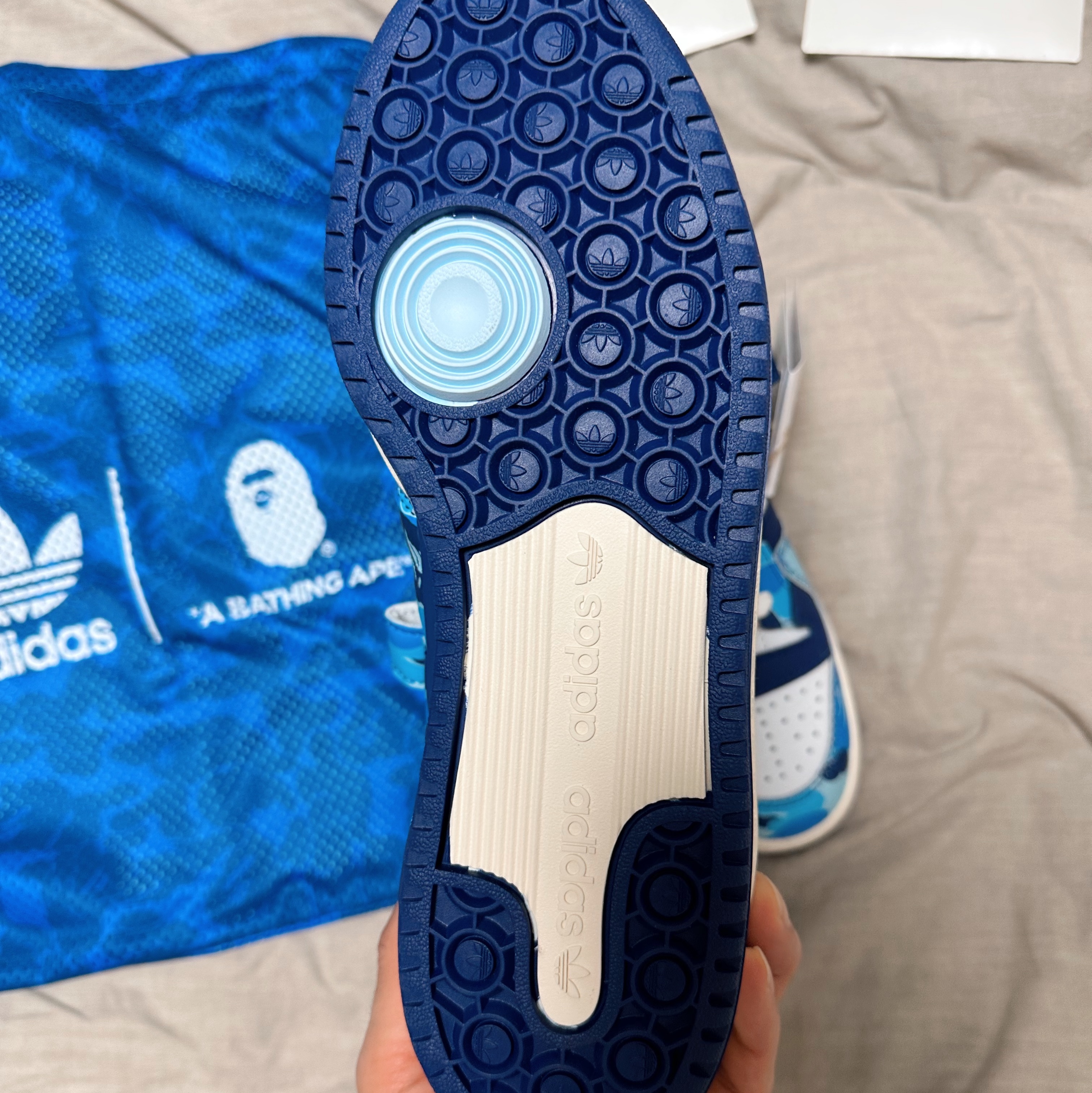 Adidas x BAPE Forum 84 Low Blue Camo 착용 스타일 - 5
