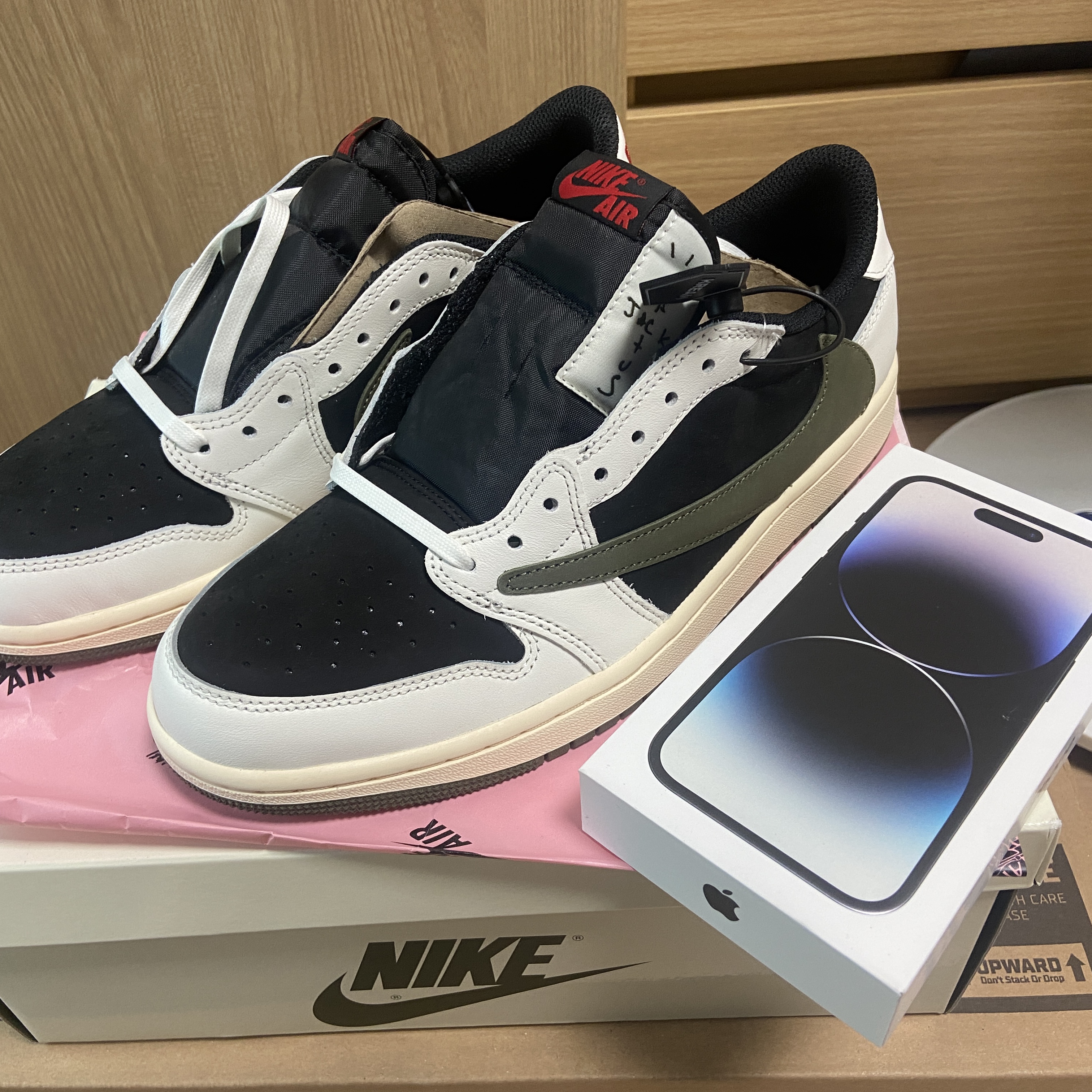 (W) Jordan 1 x Travis Scott Retro Low OG SP Medium Olive 착용 스타일