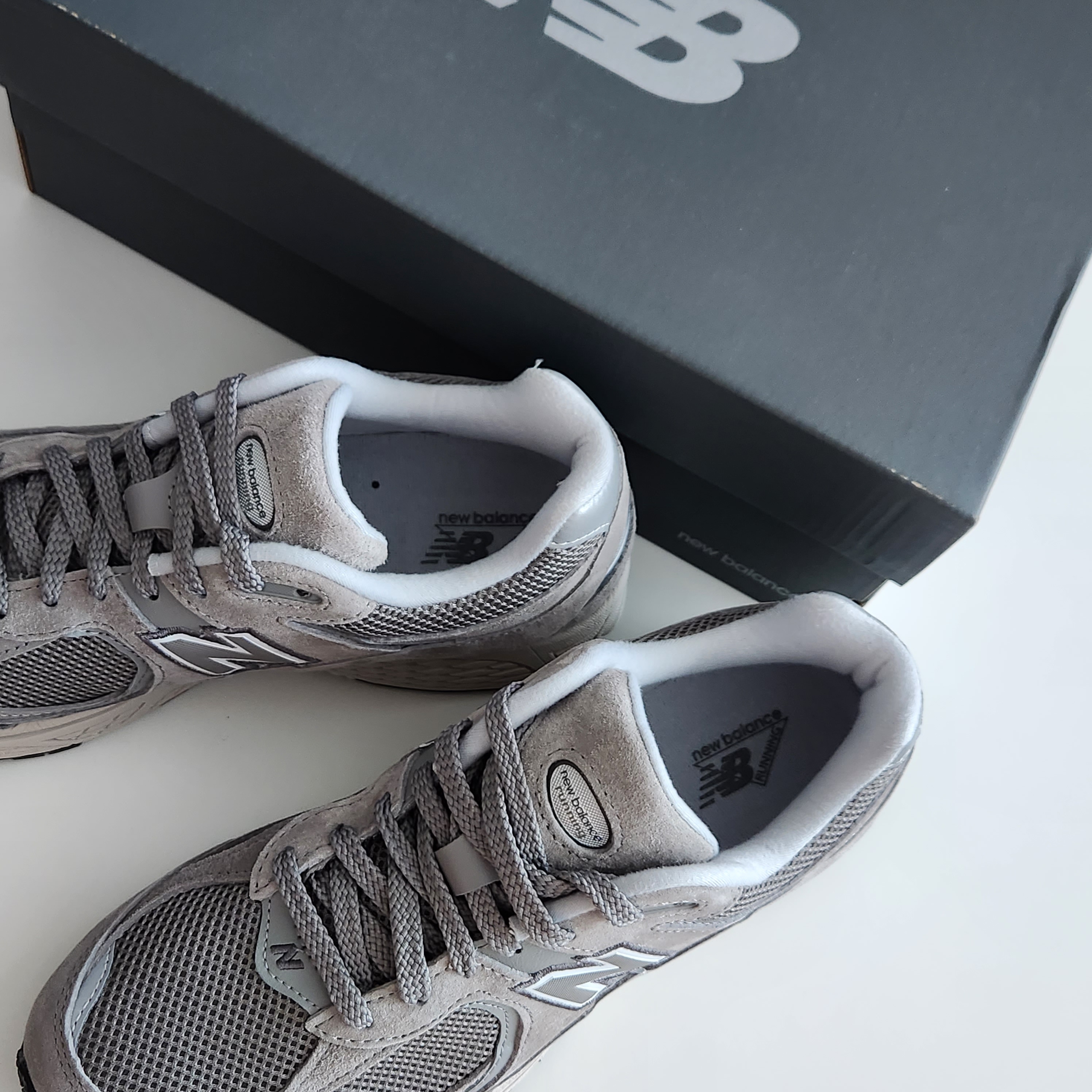 New Balance 2002R Grey 착용 스타일 - 3