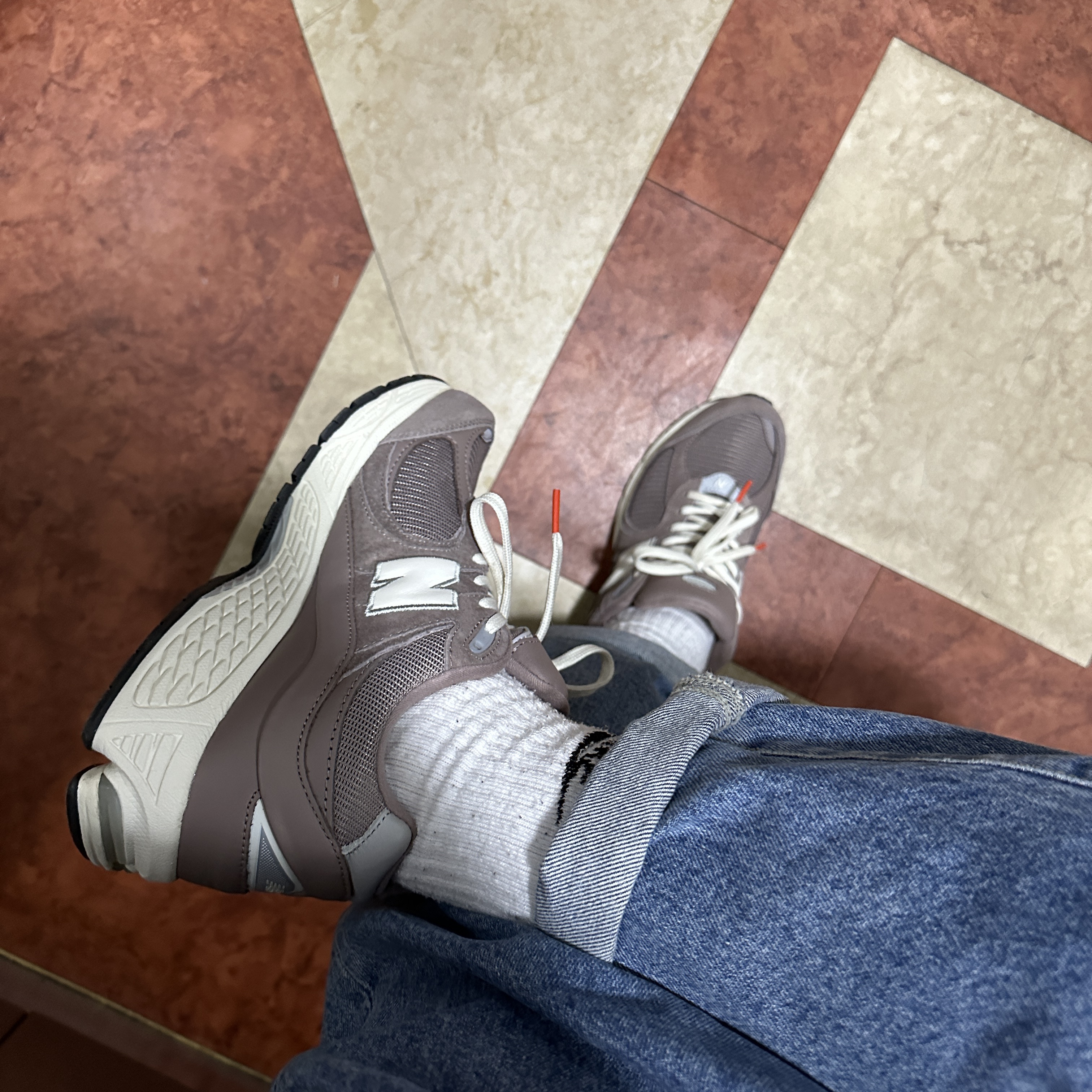 New Balance 2002R Brown - JD Sports Exclusive 착용 스타일 - 1