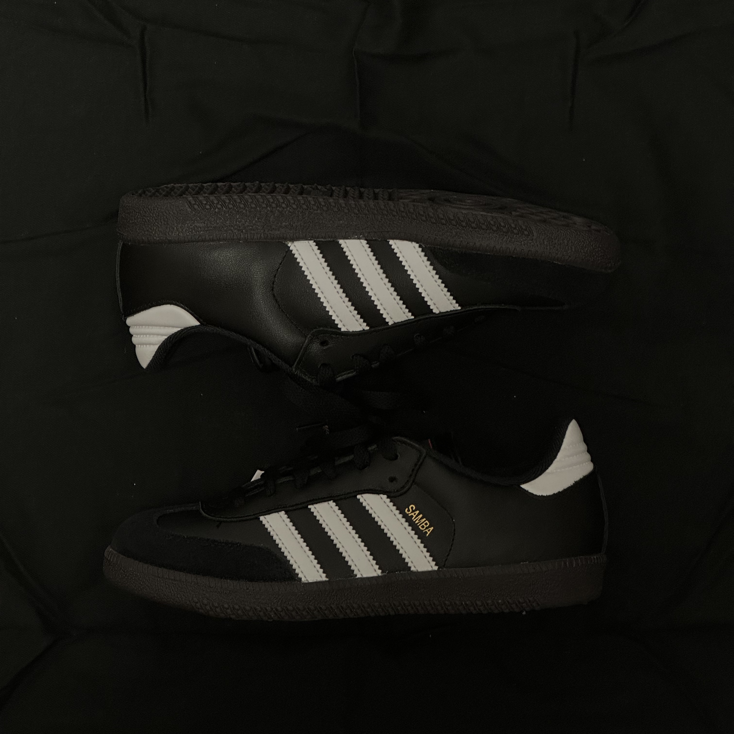 (J) Adidas Samba Classic Core Black 착용 스타일 - 1