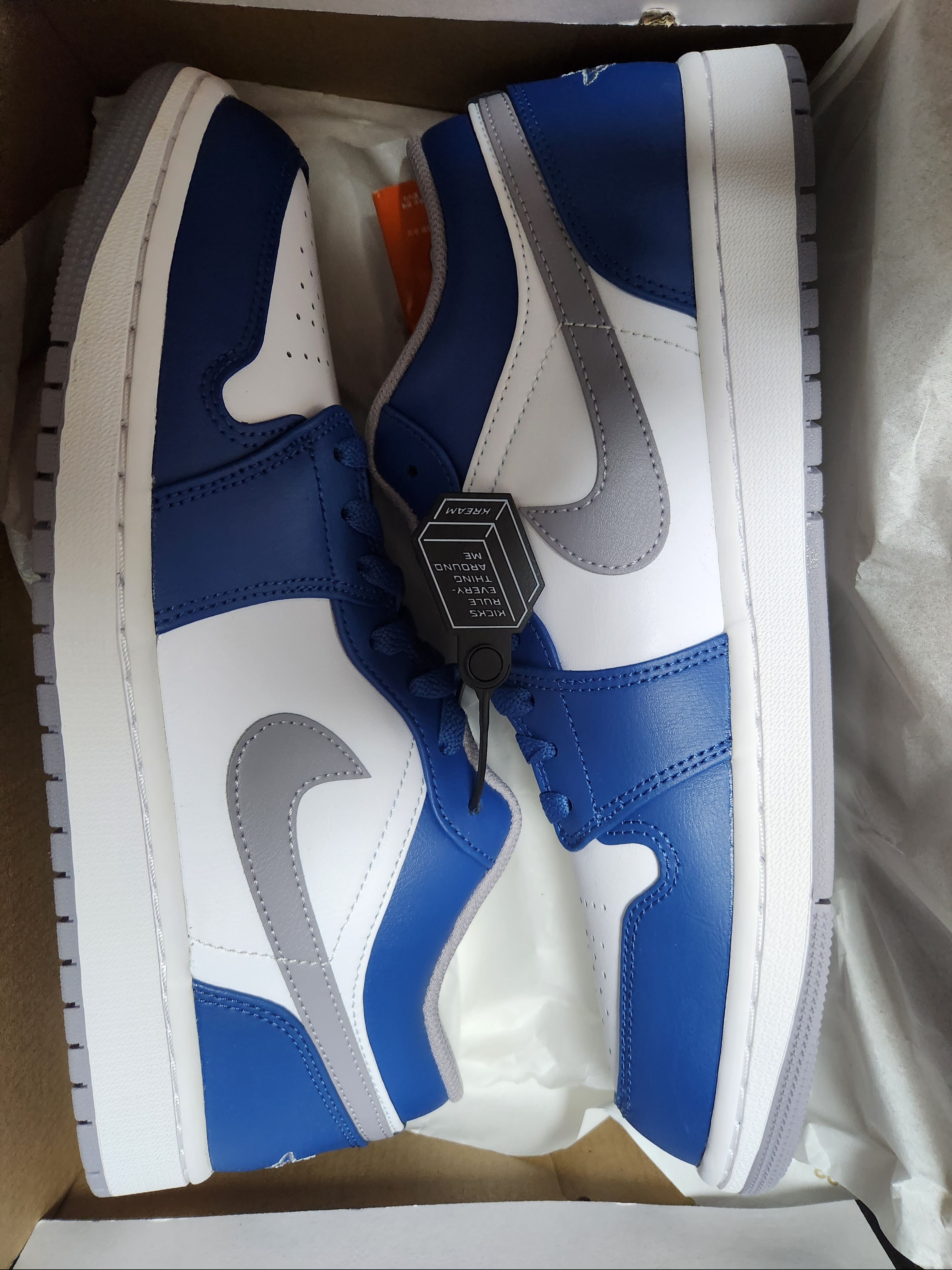 (GS) Jordan 1 Low Stealth and White 착용 스타일