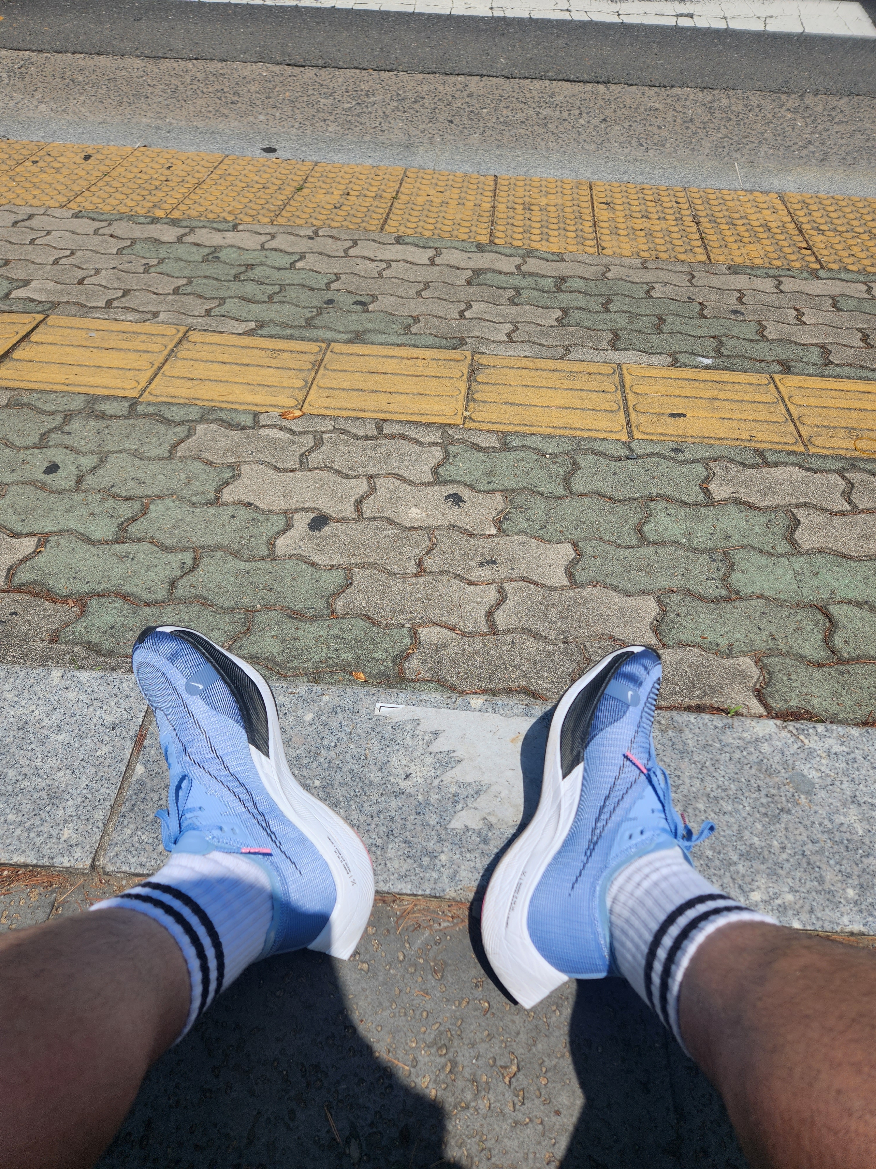 Nike ZoomX Vaporfly Next% 2 Cobalt Bliss Ashen Slate 착용 스타일