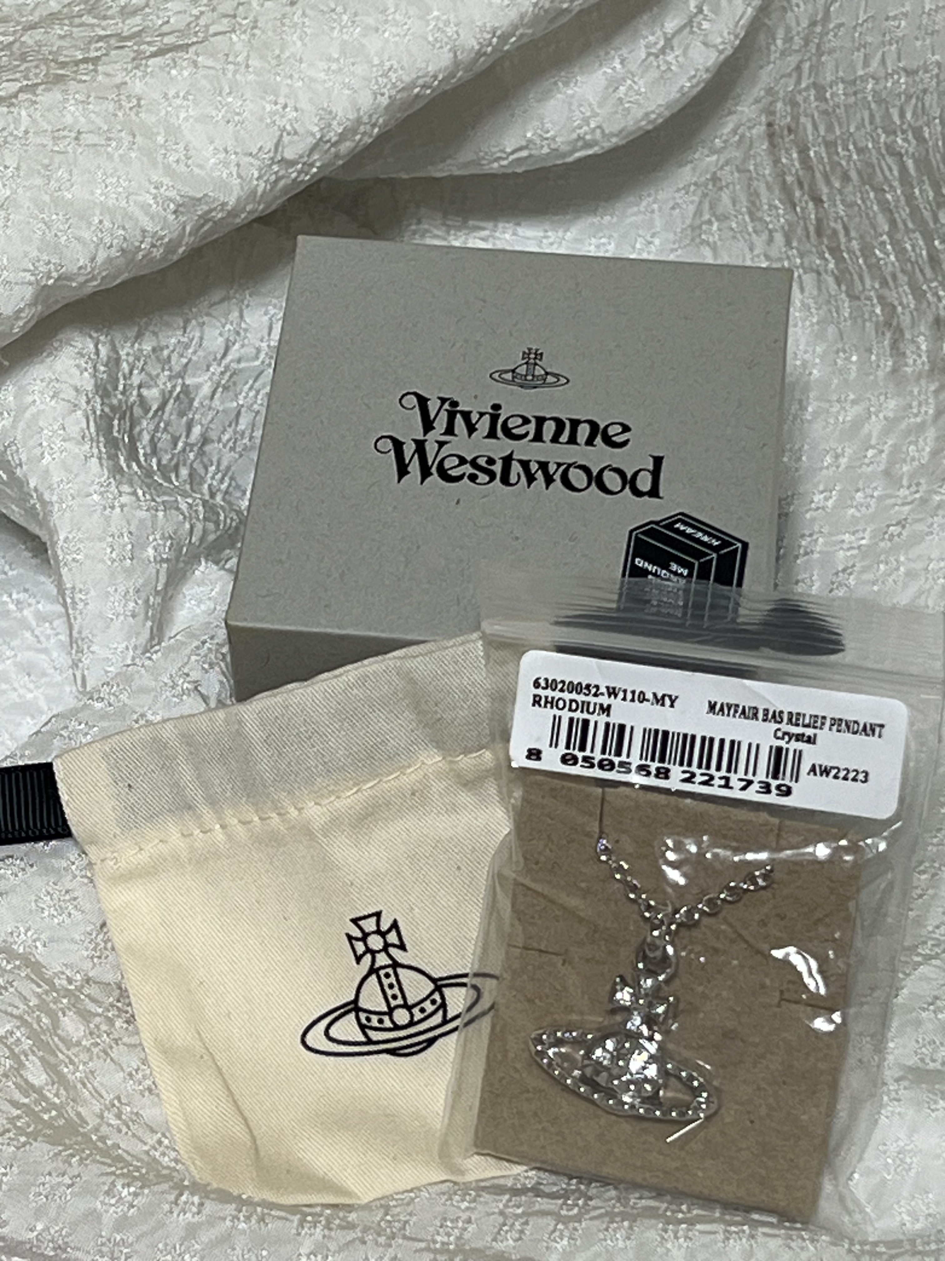 Vivienne Westwood Mayfair Bas Relief Pendant Silver 착용 스타일